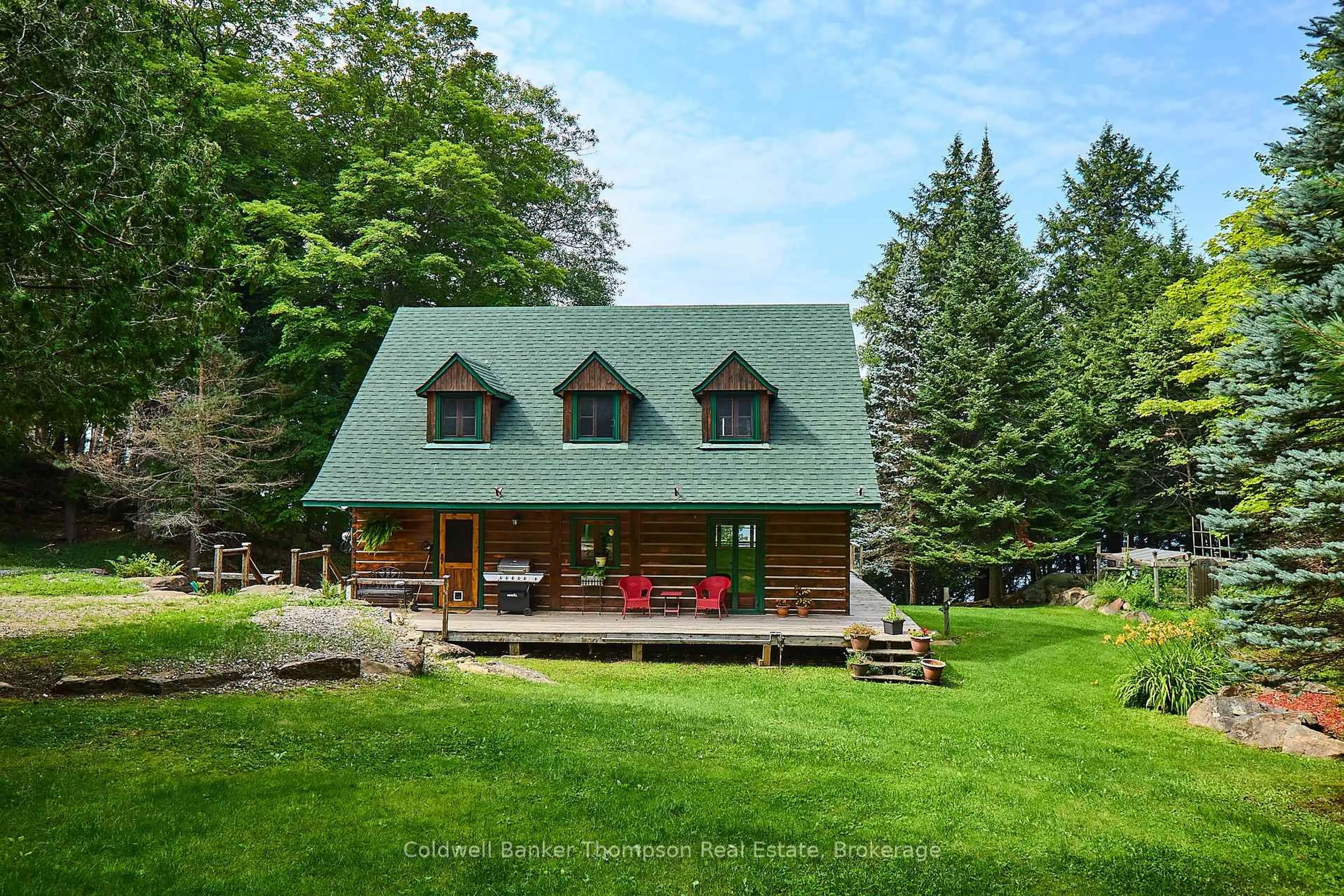 Home with vinyl exterior material, unknown for 1028 Clarks Dr, Lake of Bays Ontario P0A 1H0