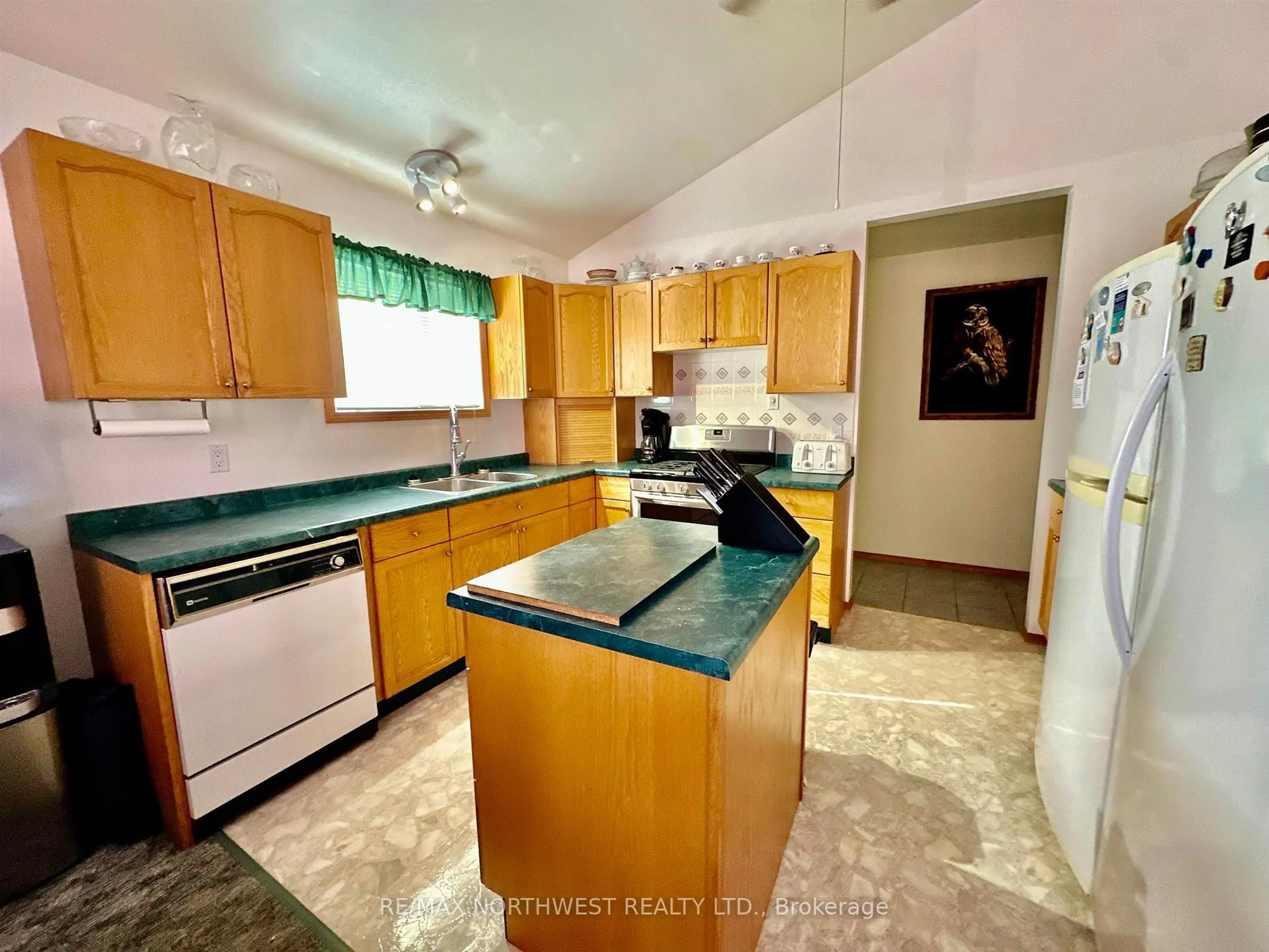 Standard kitchen, unknown for 1308 Eighth Street North, Kenora Ontario P9N 2S2