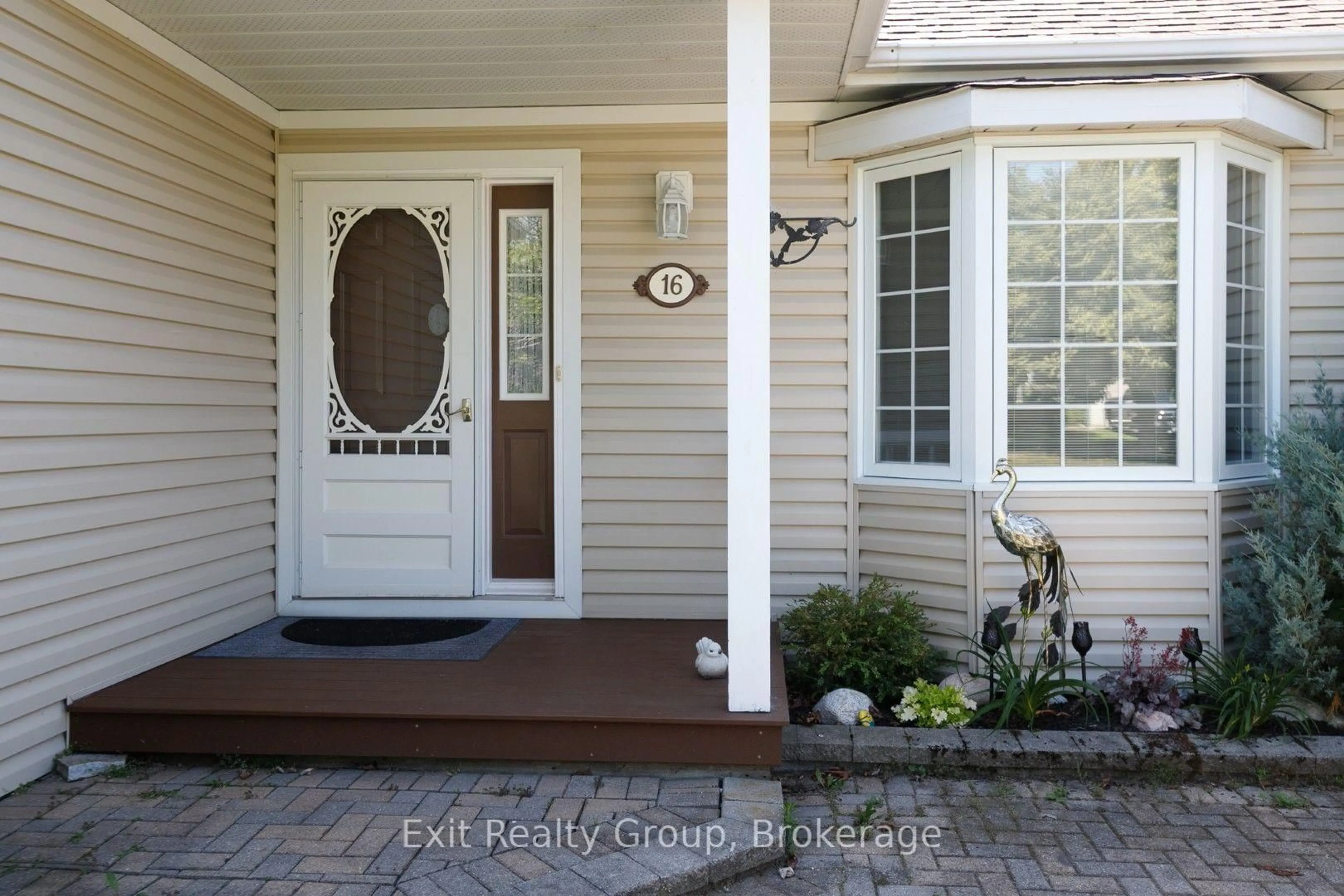 Indoor entryway for 16 Mills Rd, Brighton Ontario K0K 1H0
