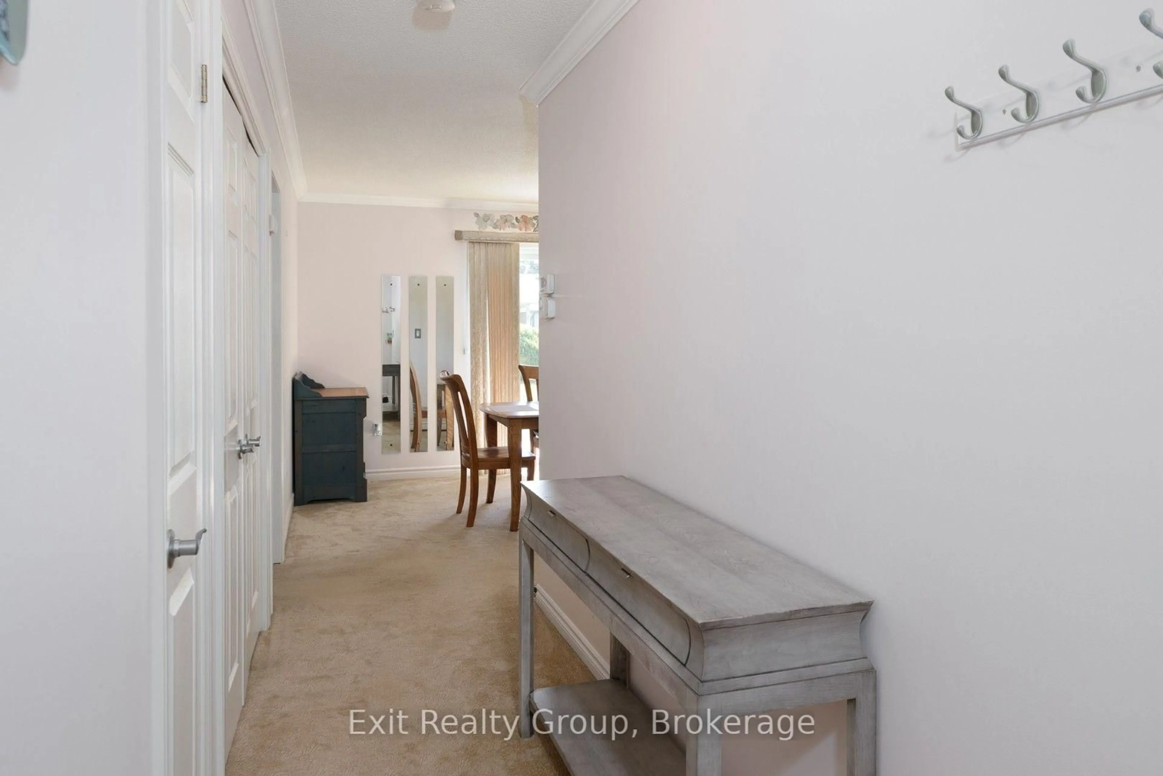 Indoor entryway for 16 Mills Rd, Brighton Ontario K0K 1H0