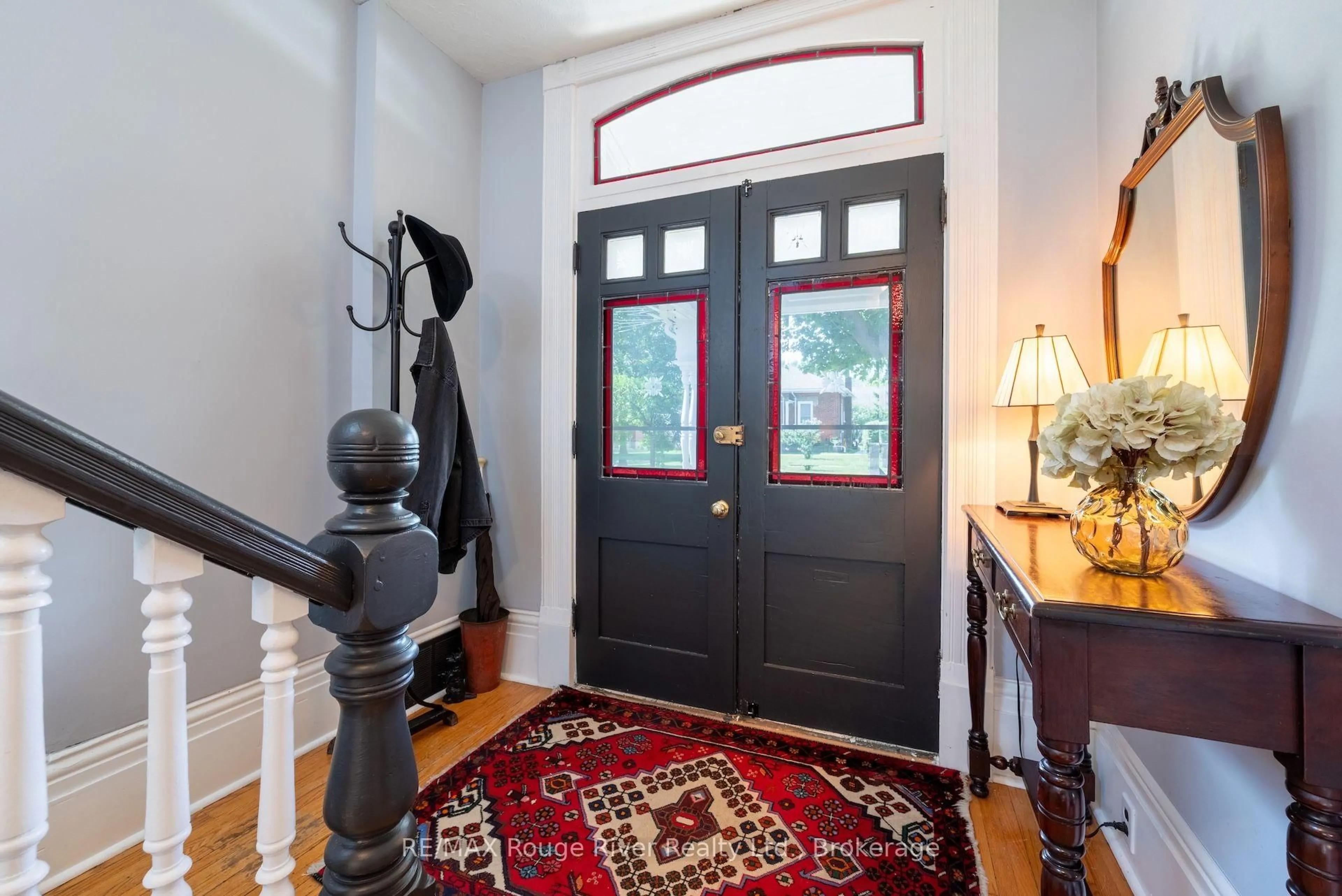 Indoor entryway for 522 George St, Cobourg Ontario K9A 3N2