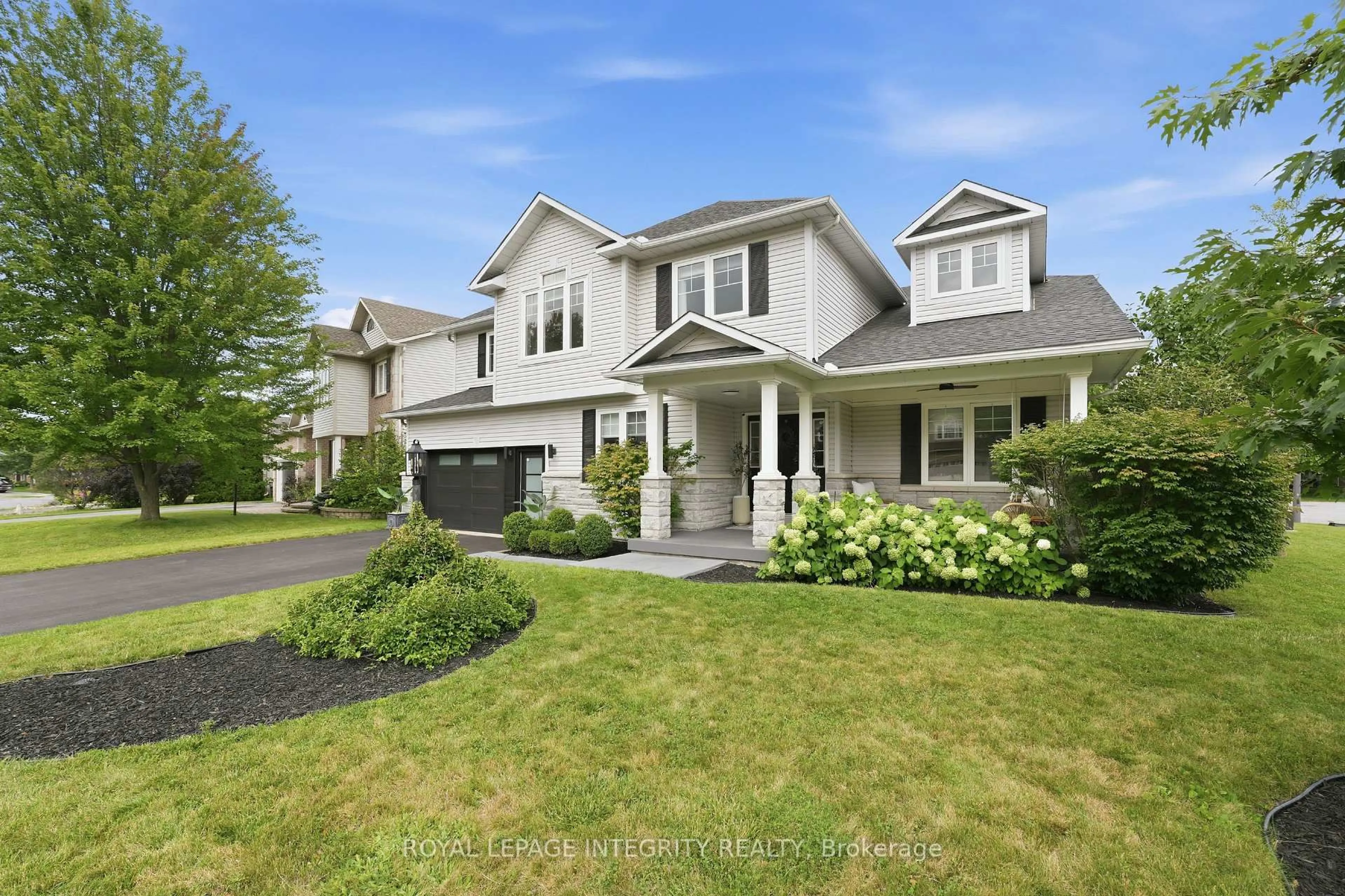 Home with vinyl exterior material, street for 125 West Ridge Dr, Ottawa Ontario K2S 2H1