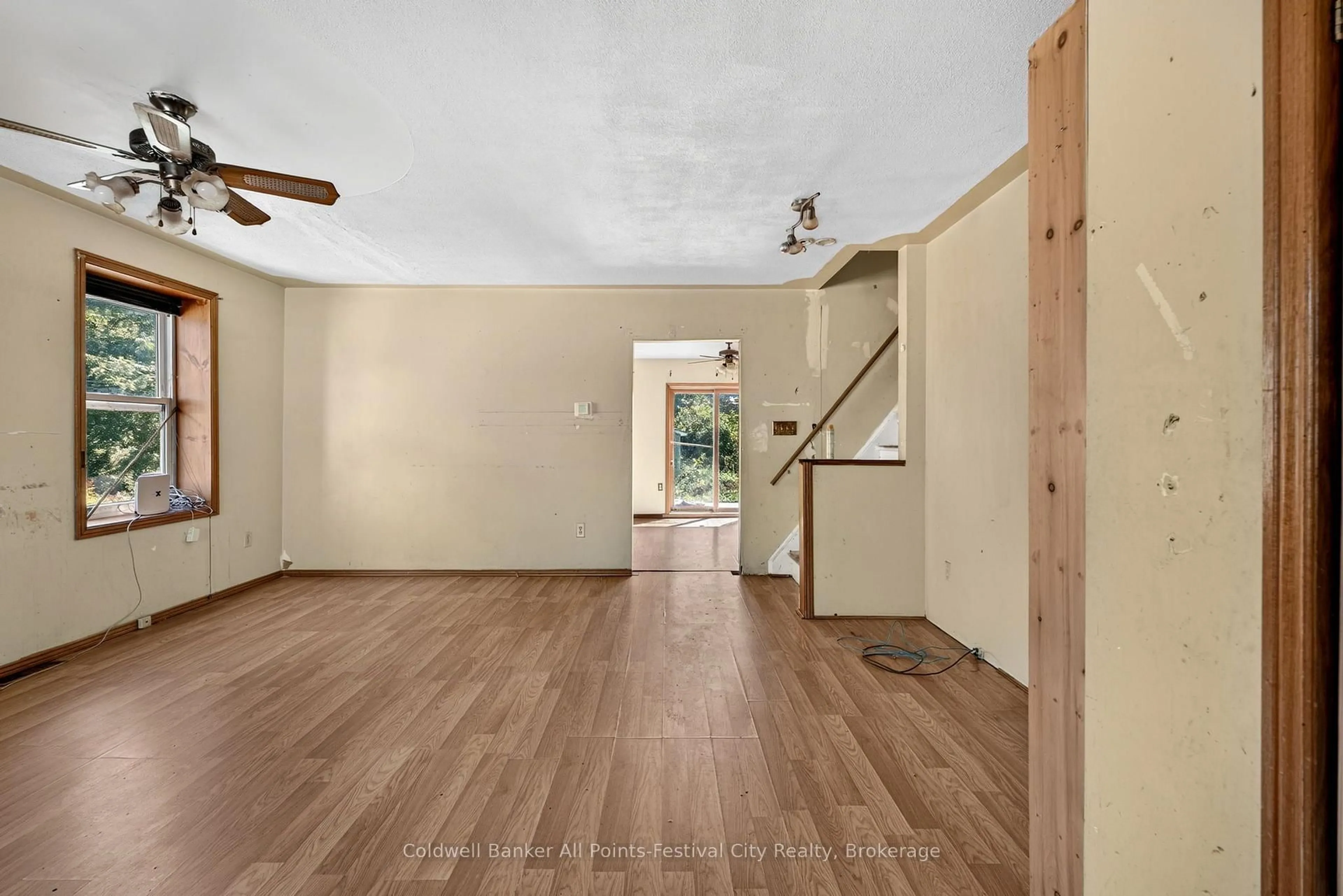 Indoor foyer for 641 Havelock St, Huron-Kinloss Ontario N0G 2H0