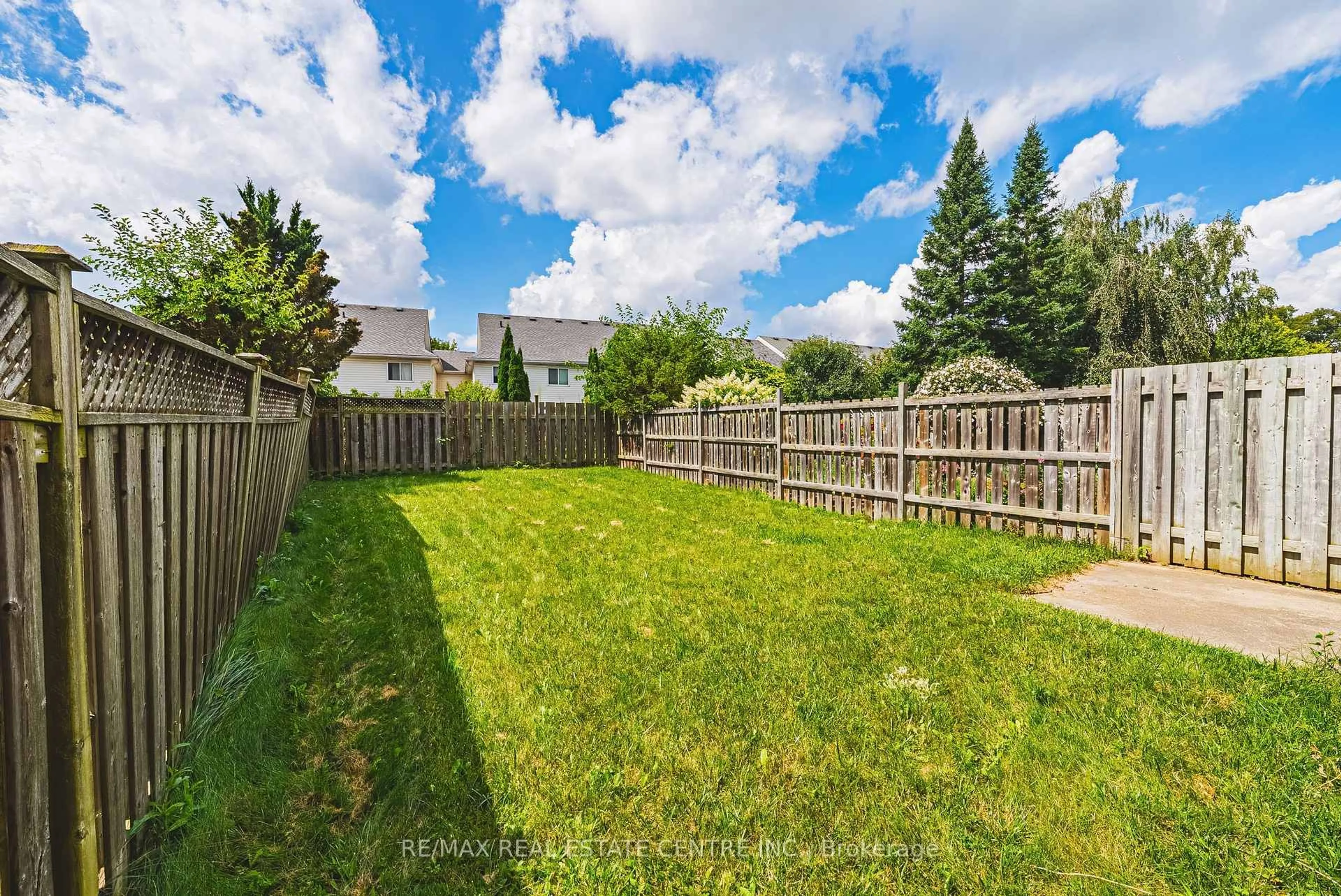 Patio, unknown for 24 King William Crt, Cambridge Ontario N3C 4J2