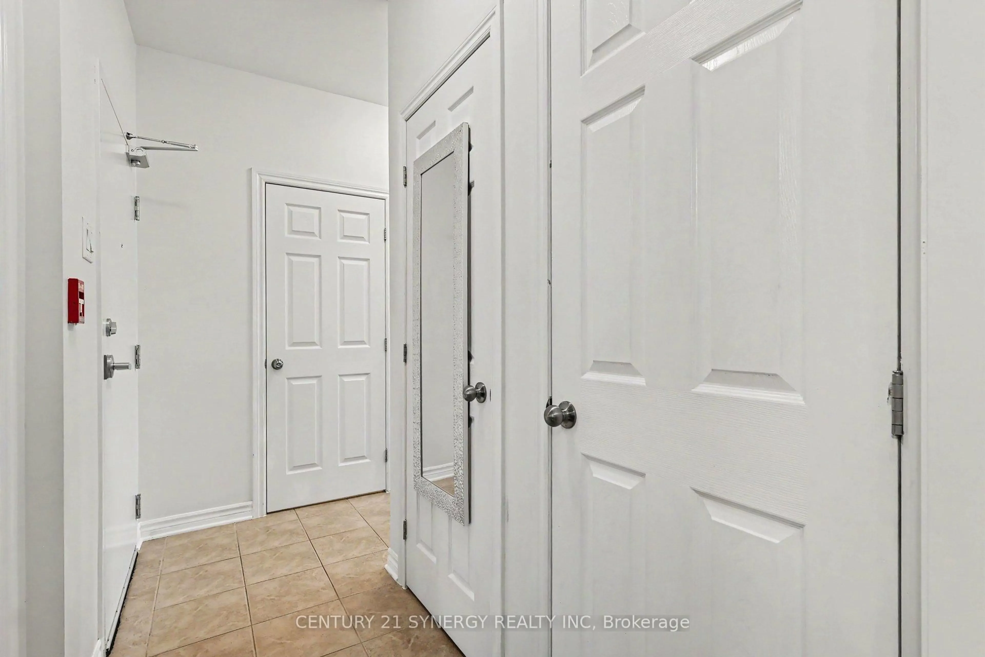 Indoor entryway for 318 Everest Private #D, Ottawa Ontario K1G 4E3