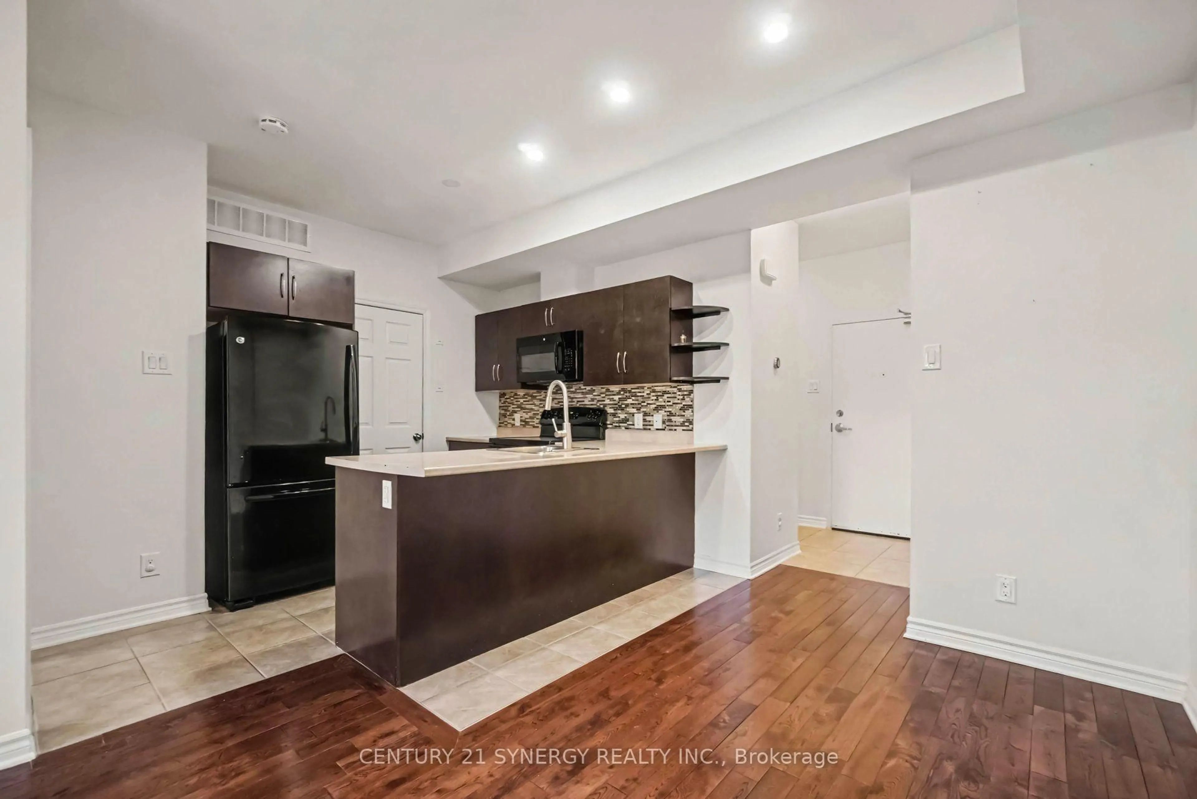 Open concept kitchen, unknown for 318 Everest Private #D, Ottawa Ontario K1G 4E3