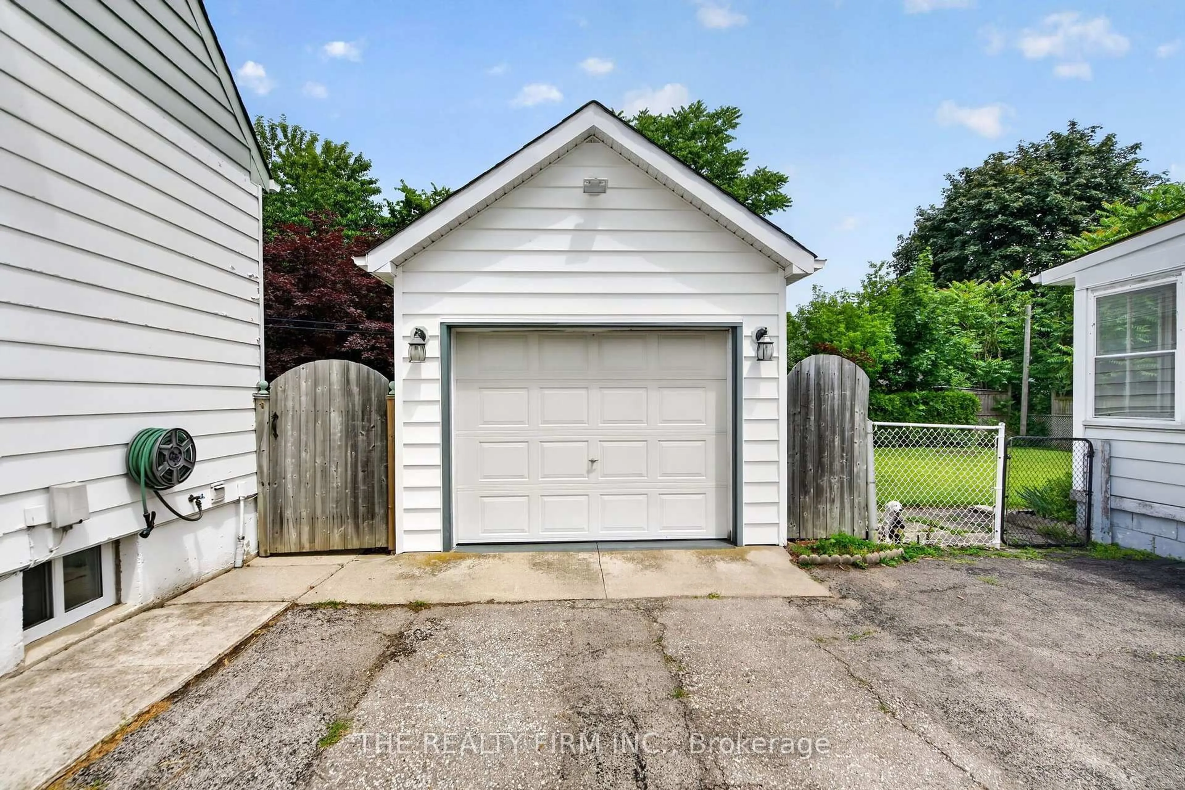 Shed for 38 Elliott St, London East Ontario N5Y 2E4