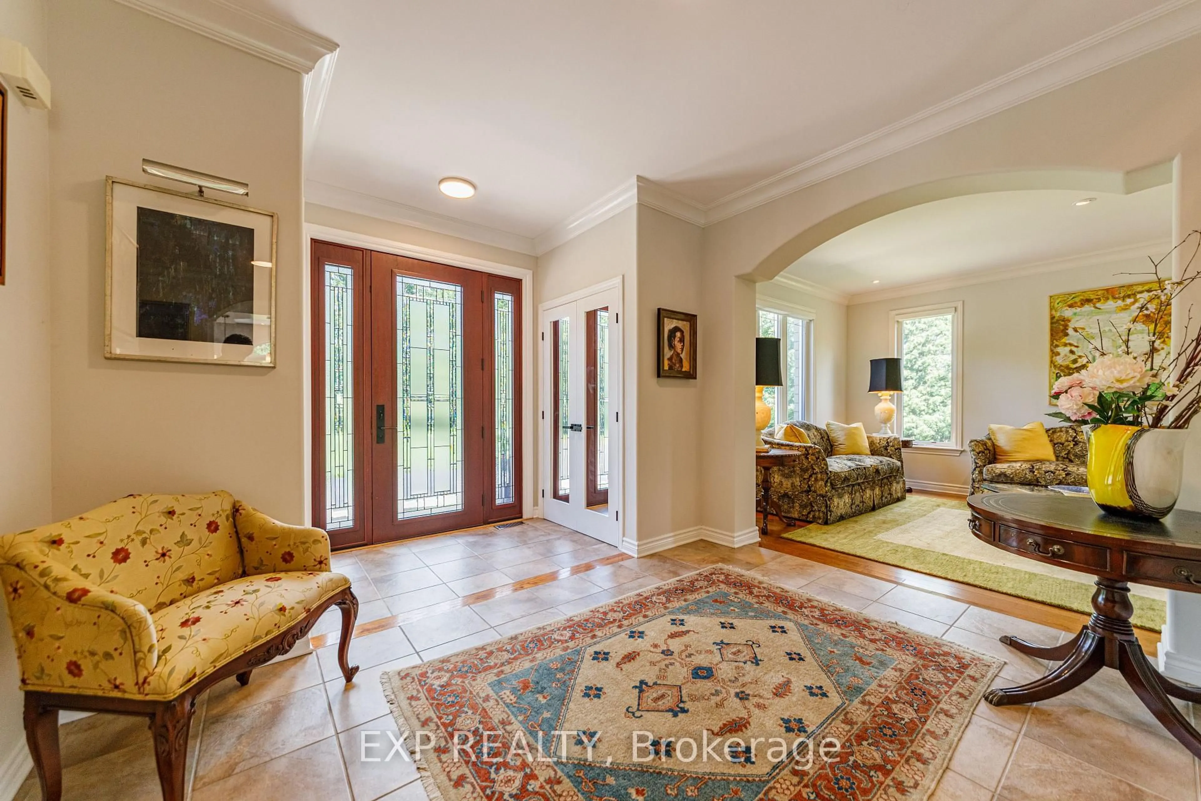 Indoor entryway for 1550 Lords Manor Lane, Ottawa Ontario K4M 1K3