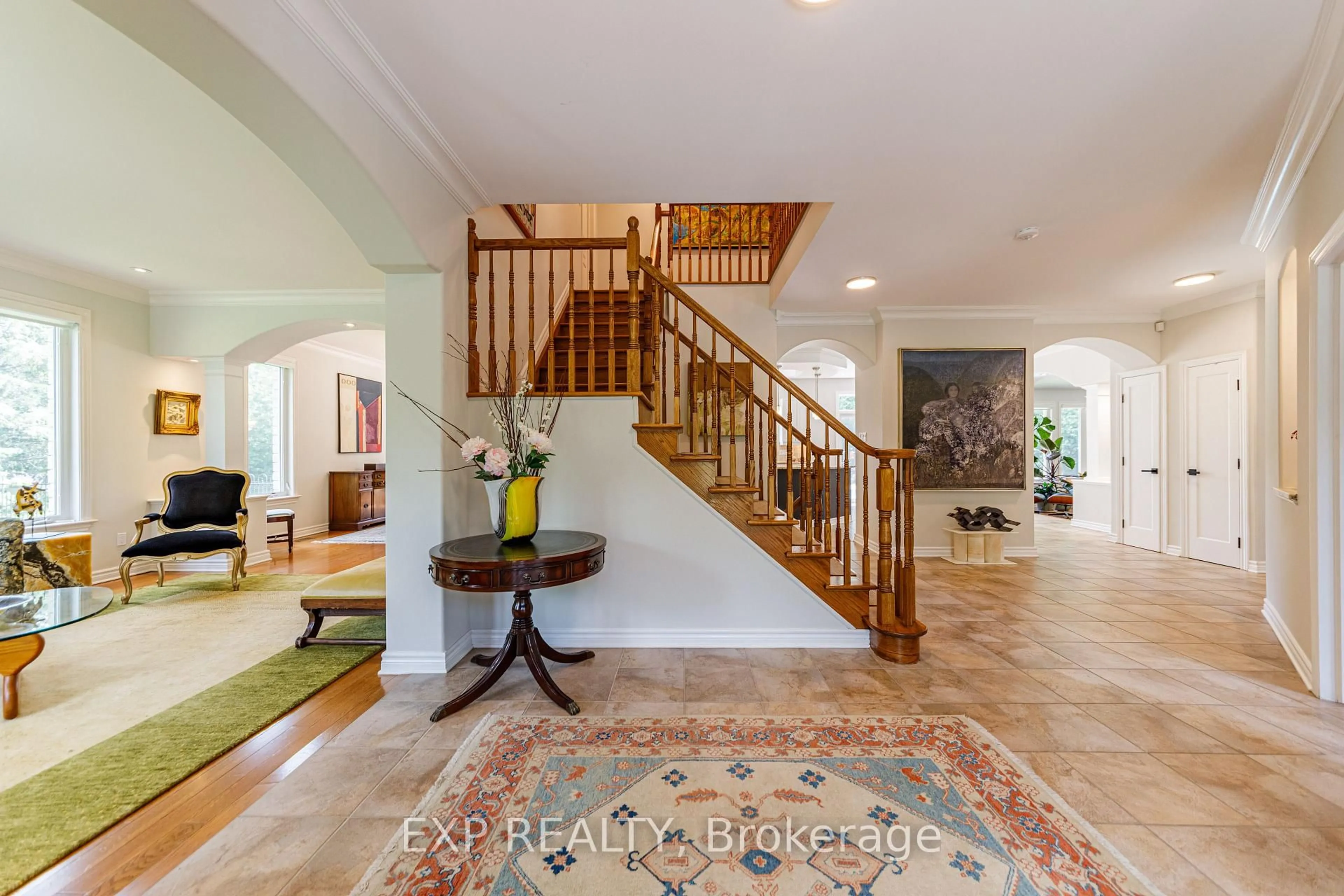 Indoor foyer for 1550 Lords Manor Lane, Ottawa Ontario K4M 1K3