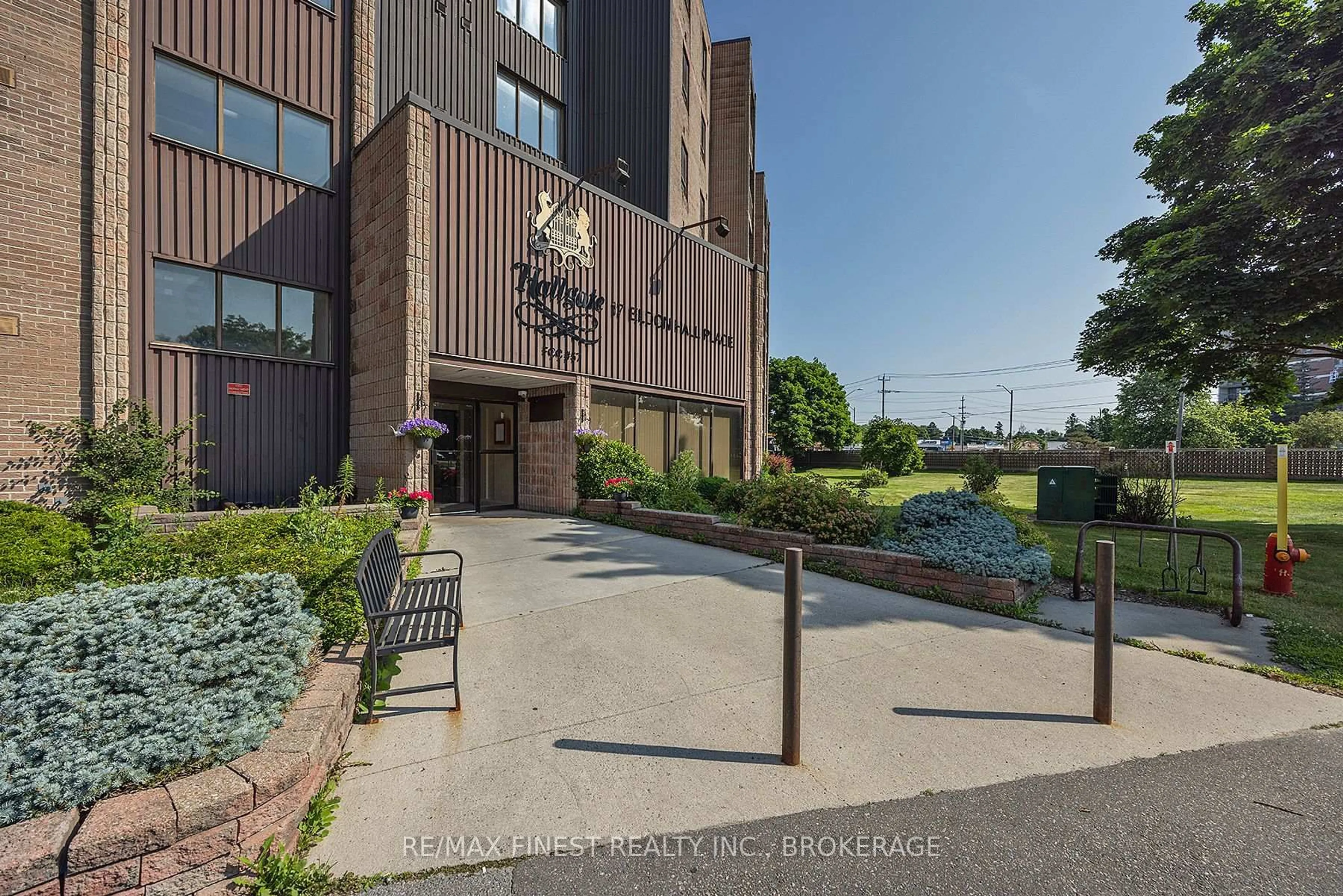 Indoor foyer for 17 Eldon Hall Pl #414, Kingston Ontario K7M 7H5
