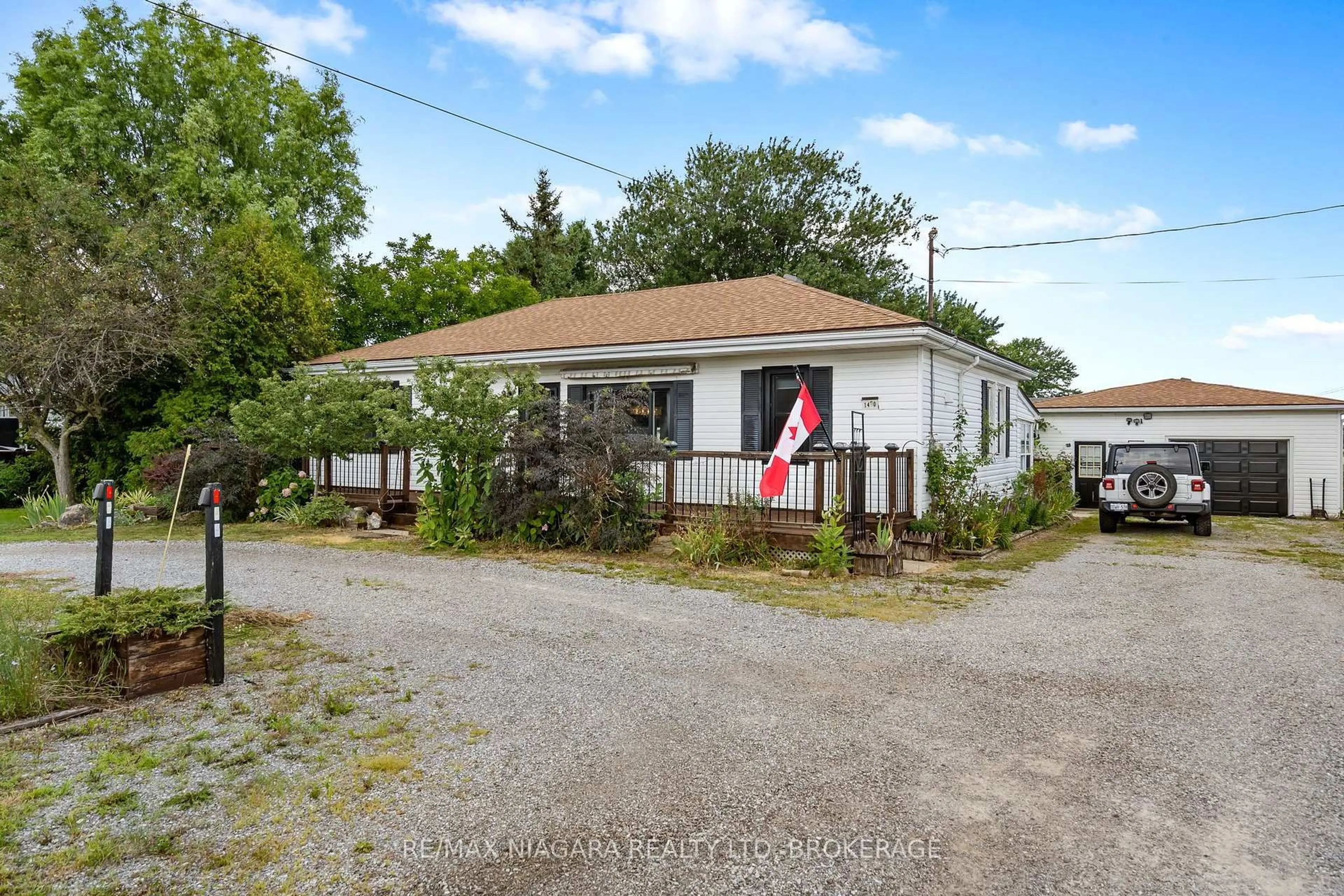 A pic from outside/outdoor area/front of a property/back of a property/a pic from drone, street for 1470 KILLALY St, Port Colborne Ontario L3K 5V3