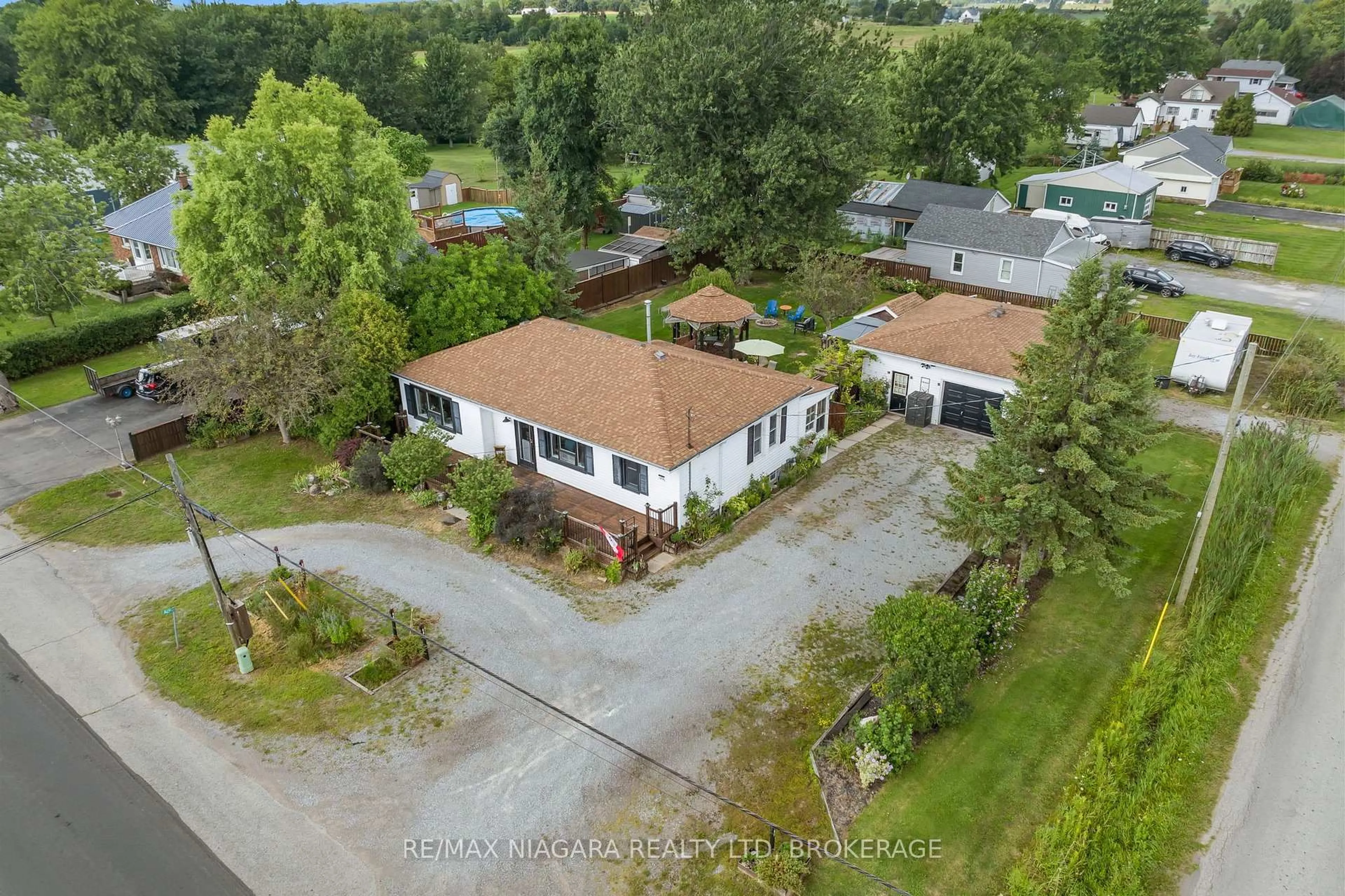 A pic from outside/outdoor area/front of a property/back of a property/a pic from drone, unknown for 1470 KILLALY St, Port Colborne Ontario L3K 5V3