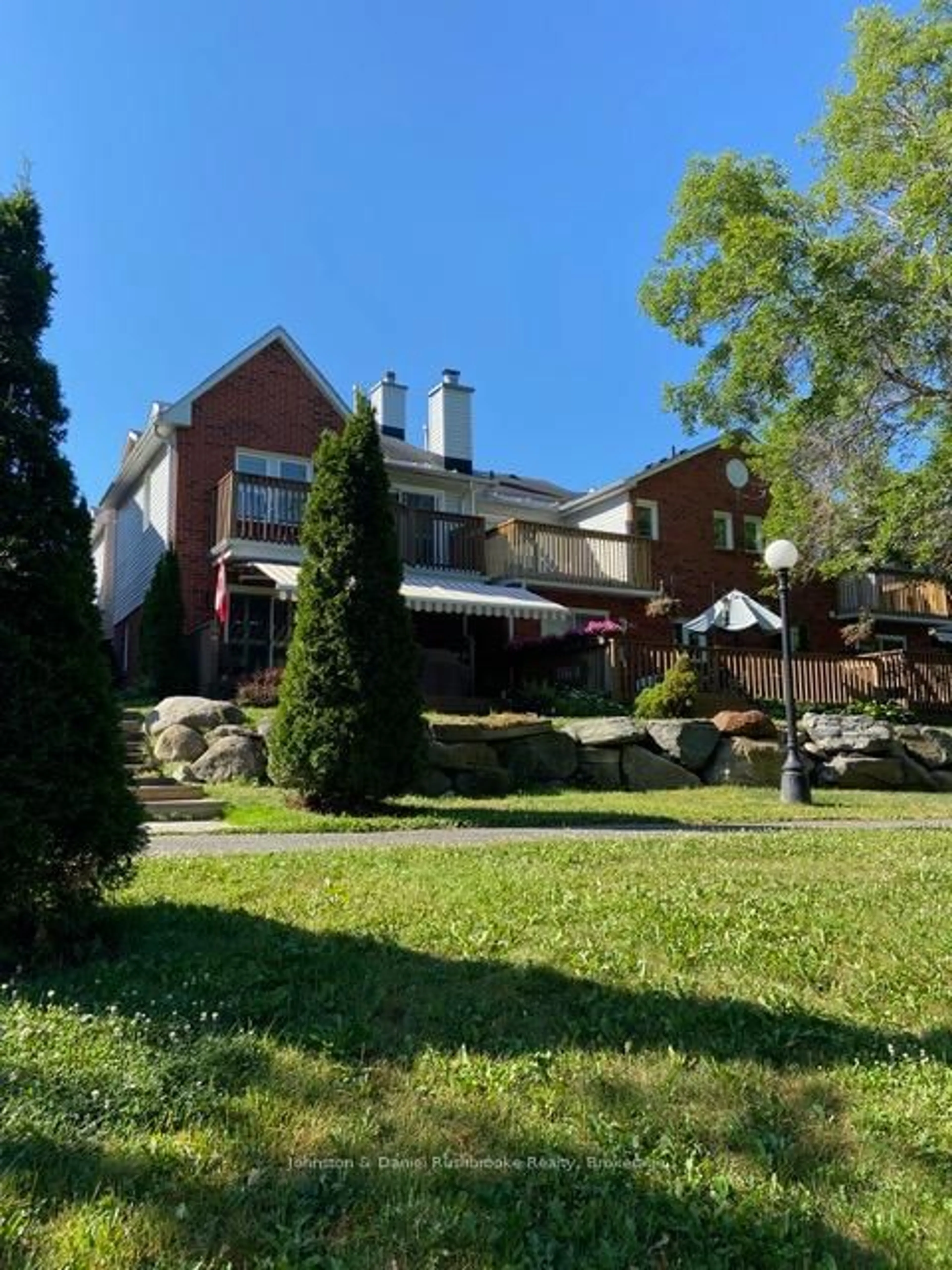 A pic from outside/outdoor area/front of a property/back of a property/a pic from drone, mountain view for 39 Shoreline Dr, Bracebridge Ontario P1L 1Z3