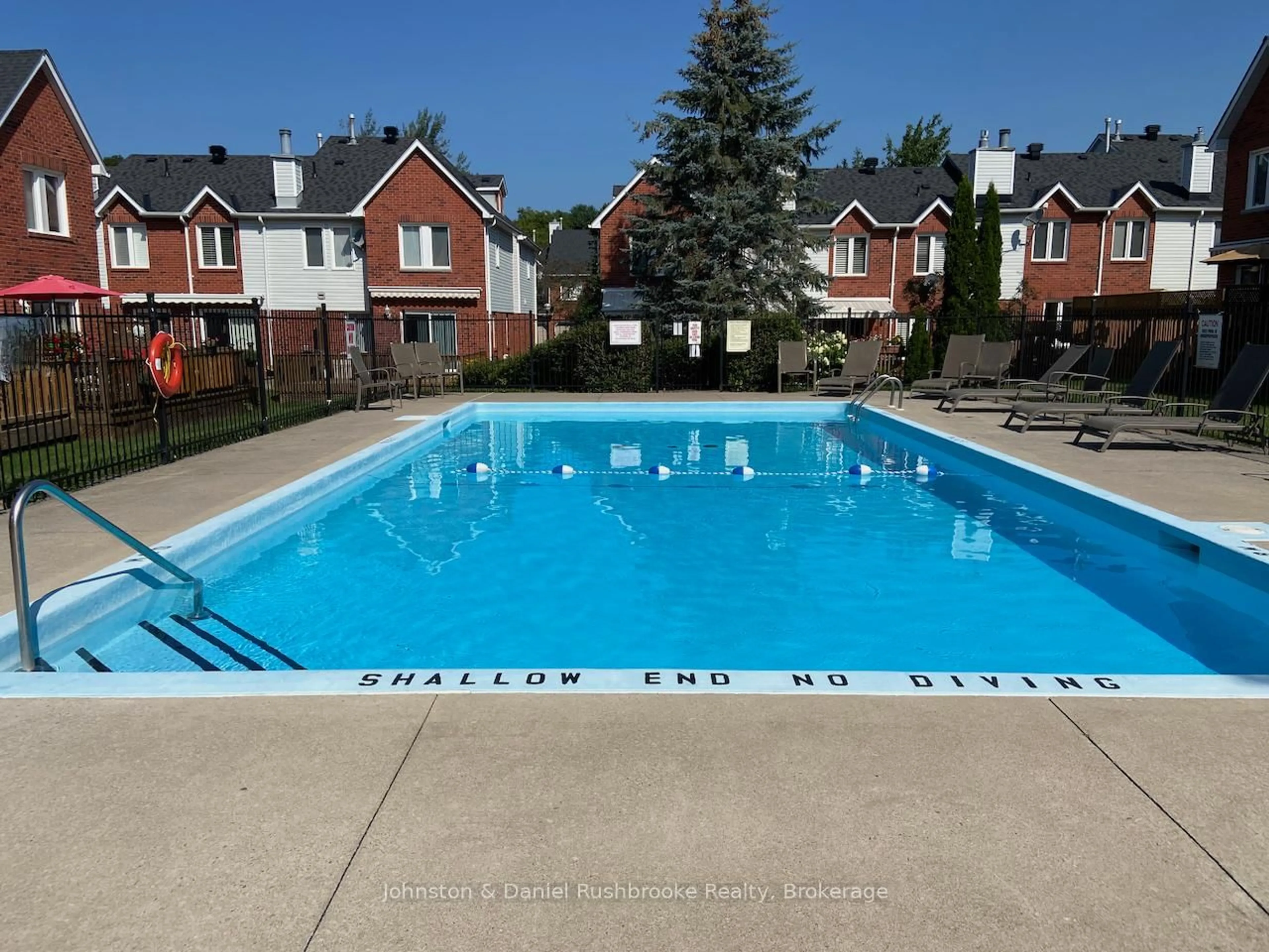 Pool for 39 Shoreline Dr, Bracebridge Ontario P1L 1Z3