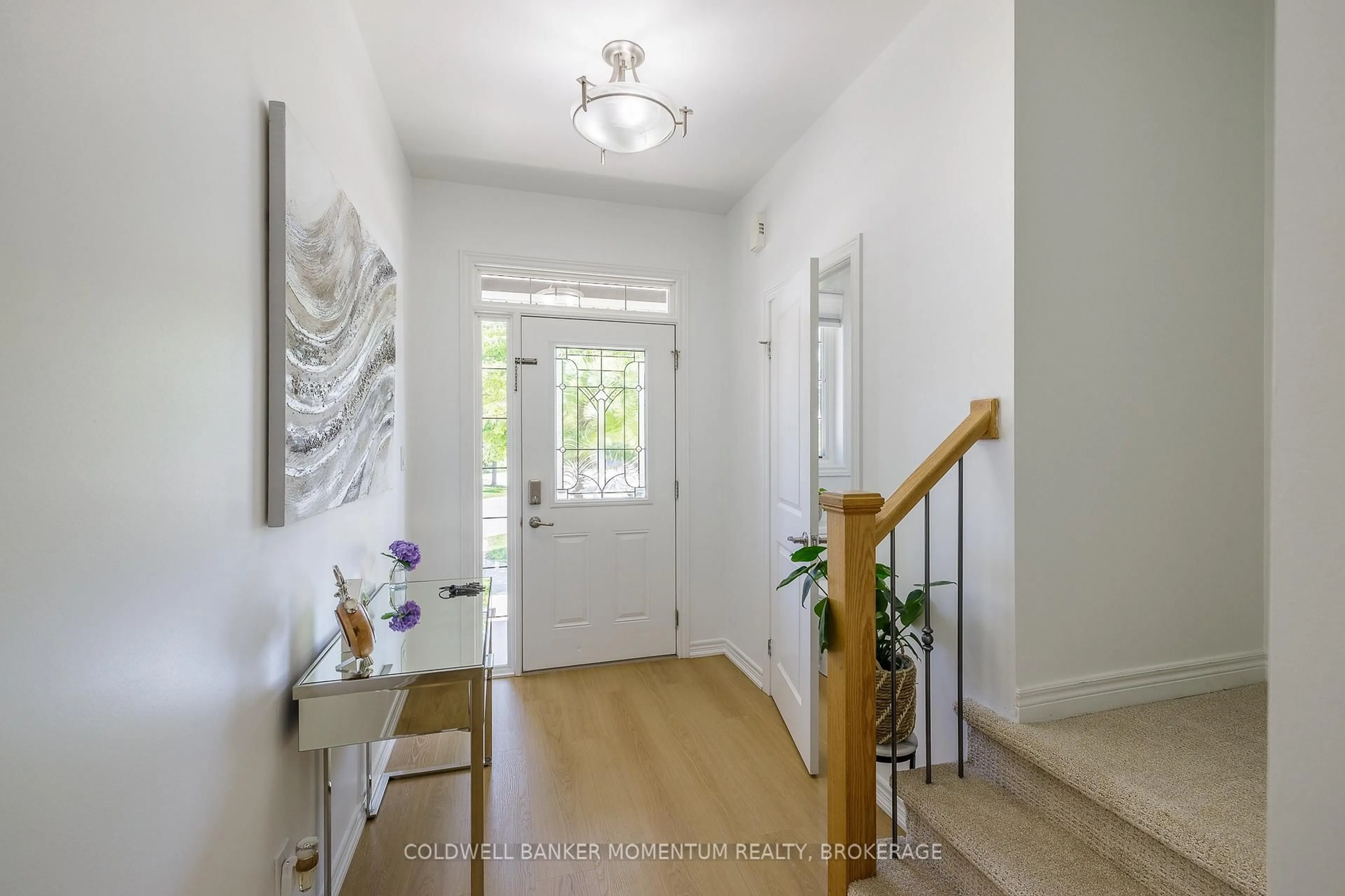 Indoor entryway for 1 HILTS Crt, St. Catharines Ontario L2P 0C9