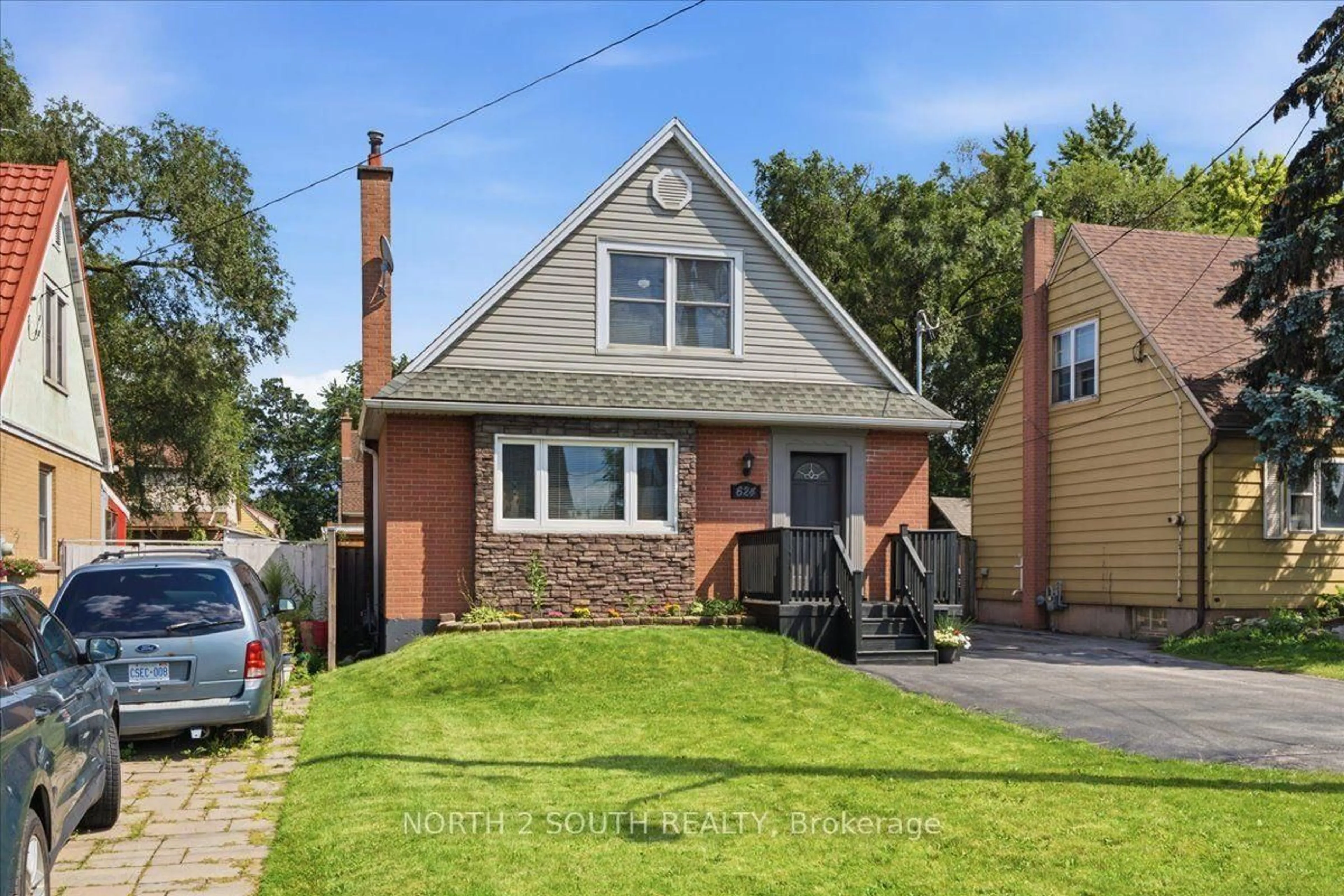 Home with brick exterior material, street for 624 Brighton Ave, Hamilton Ontario L8H 6H2