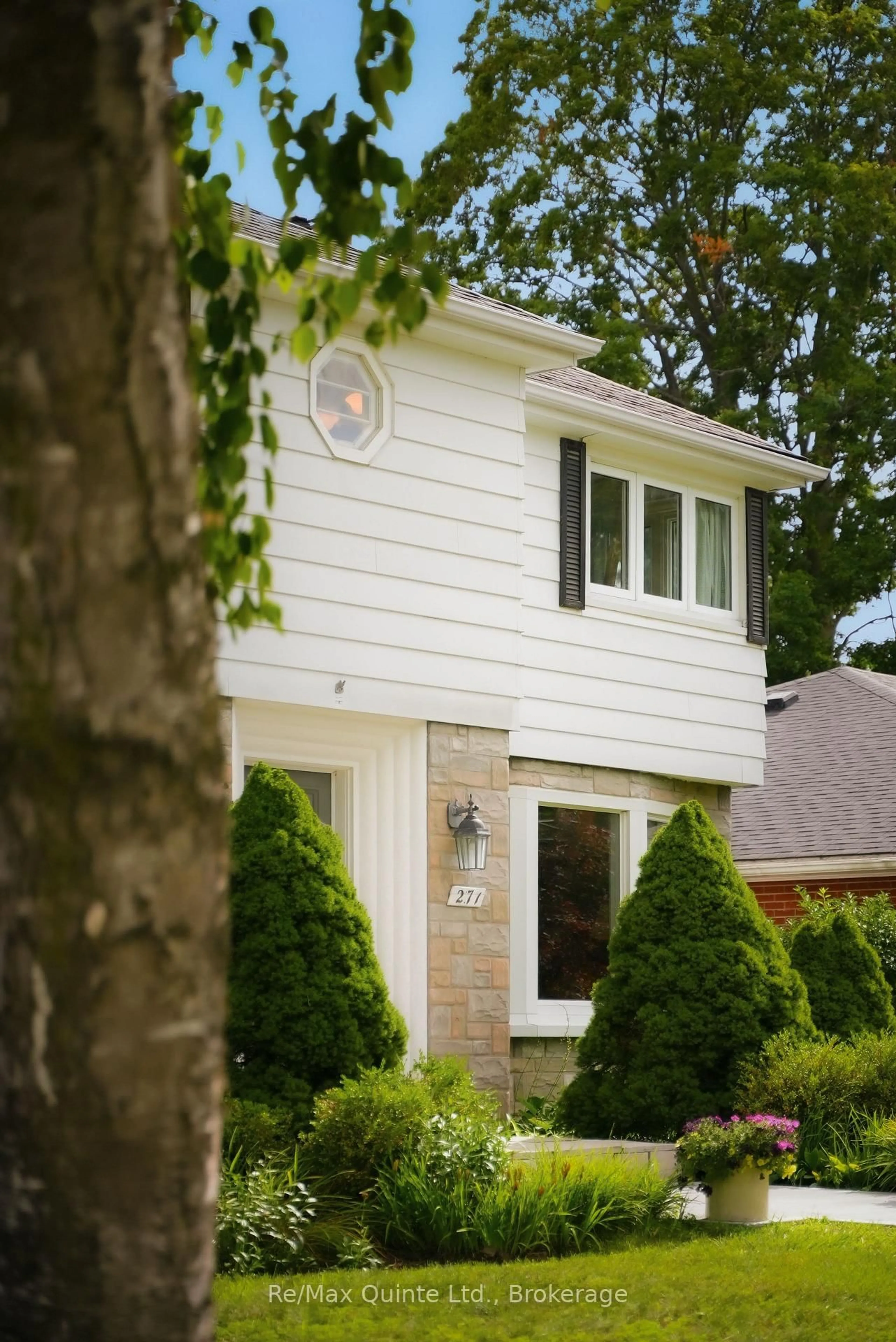 Home with vinyl exterior material, street for 271 Bridge Street East, Belleville Ontario K8N 1P4