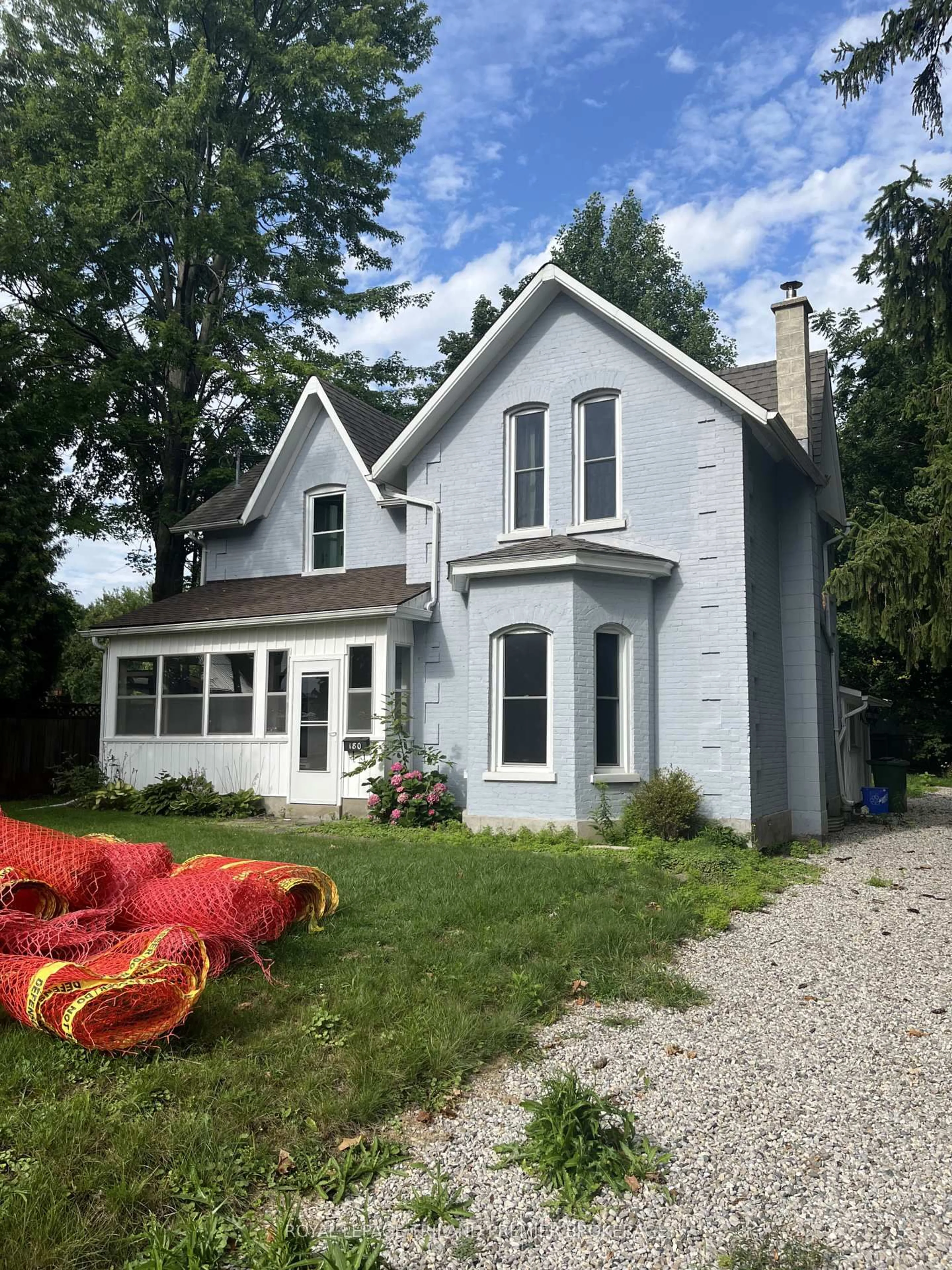 Home with vinyl exterior material, street for 180 Alma St, St. Thomas Ontario N5P 3B4