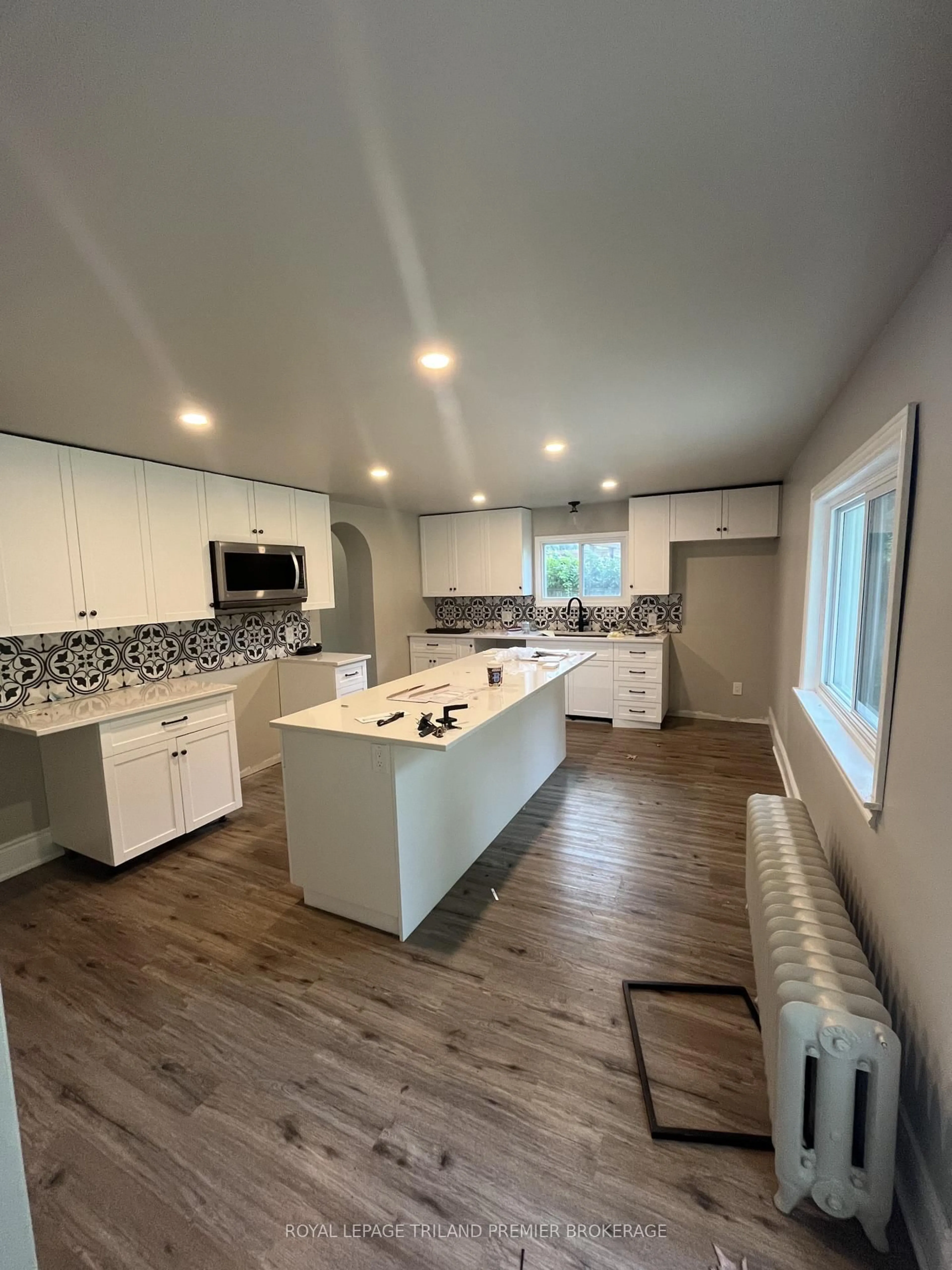 Open concept kitchen, unknown for 180 Alma St, St. Thomas Ontario N5P 3B4