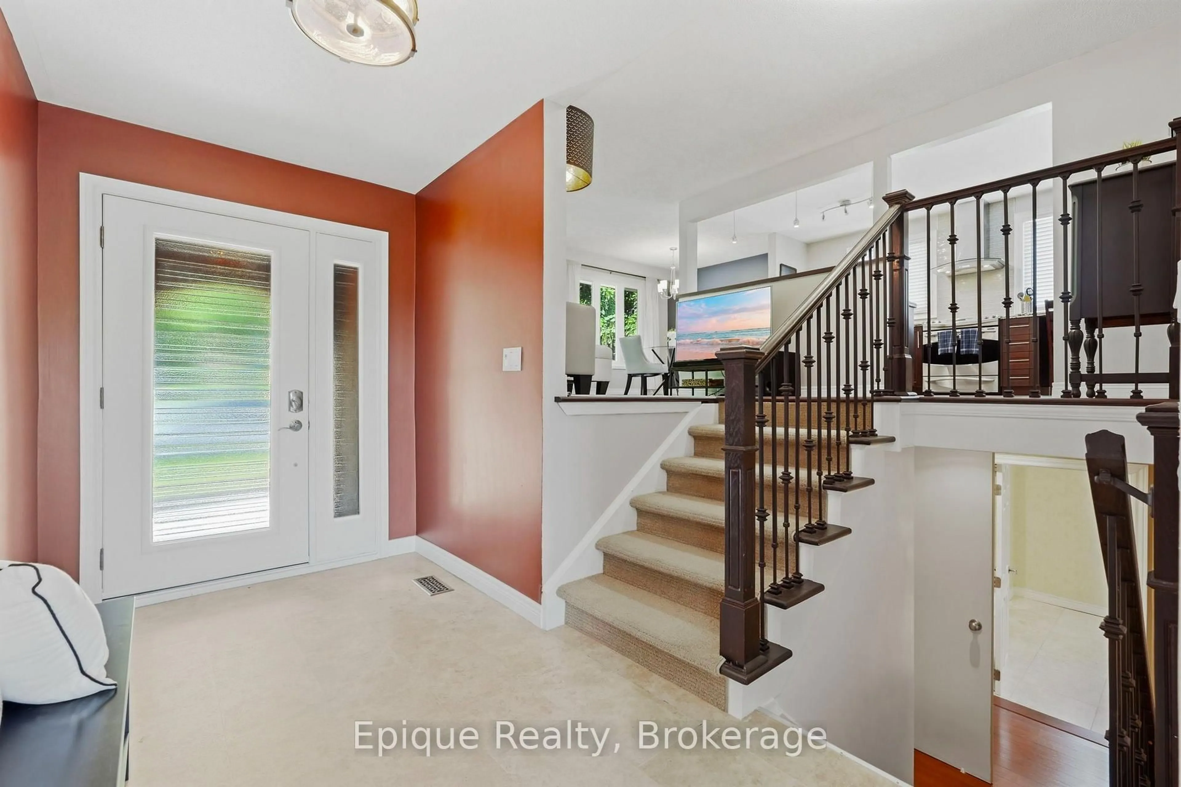 Indoor entryway for 24 Brae Crest Dr, Hamilton Ontario L8G 3A6