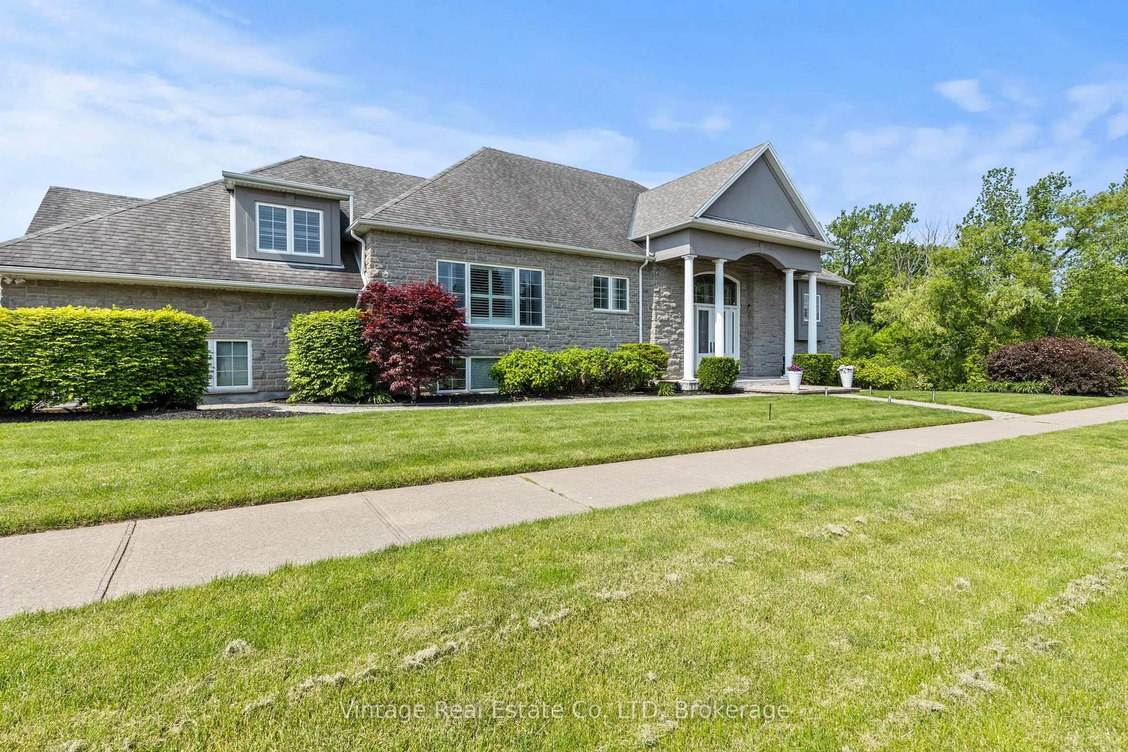 Home with vinyl exterior material, street for 3689 Cardinal Dr, Niagara Falls Ontario L2H 2Y1