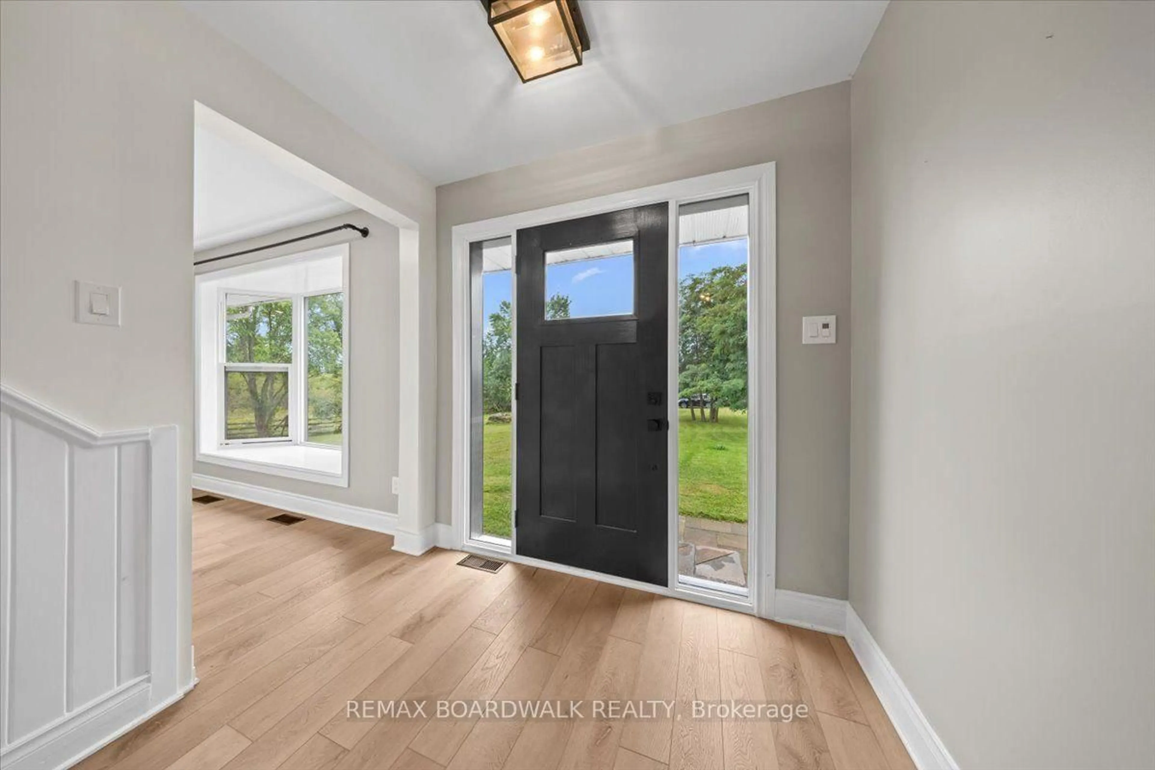 Indoor entryway for 236 Gillies Corners Side Rd, Smiths Falls Ontario K7A 4S7