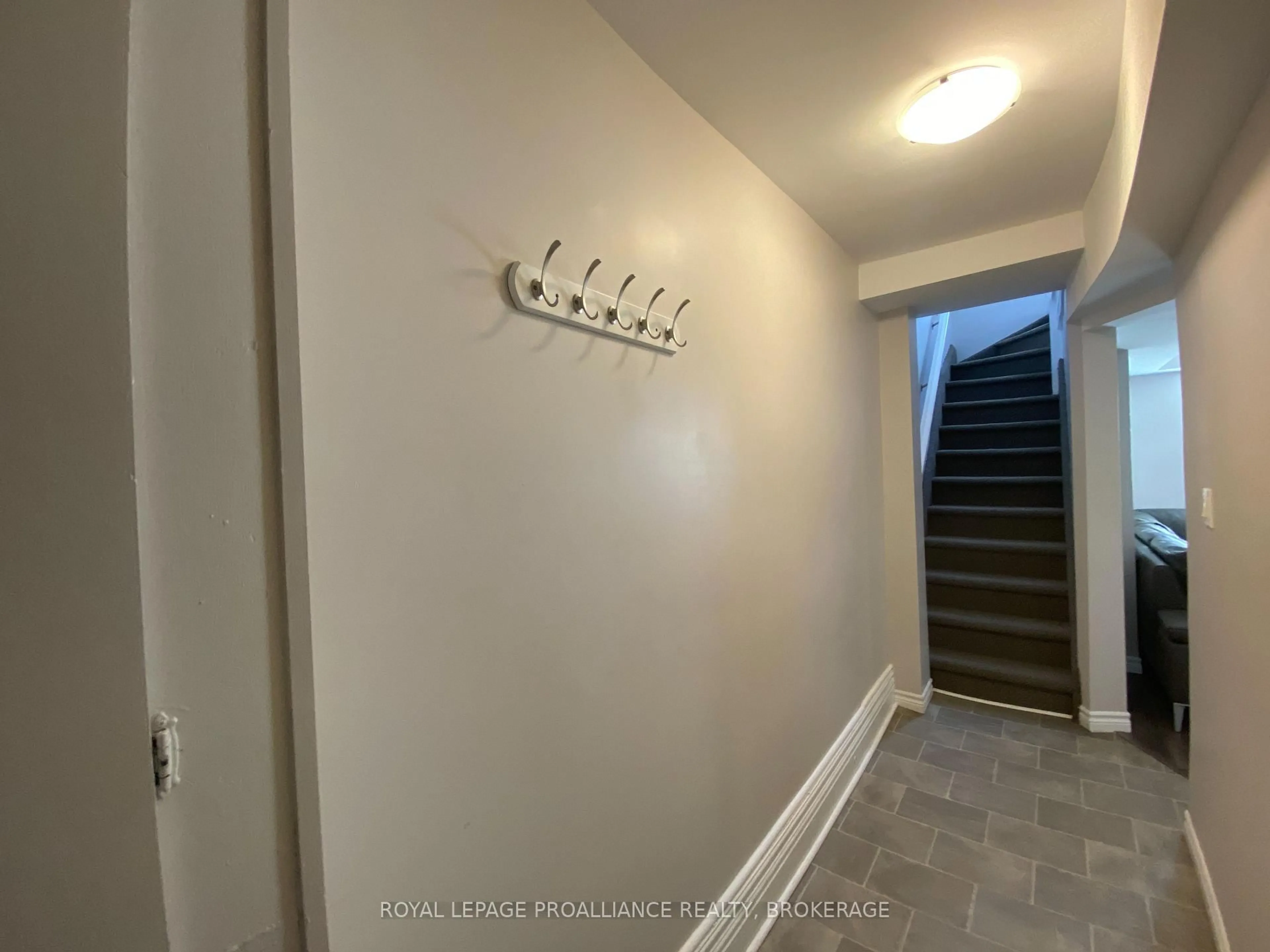 Indoor entryway for 93 Linton St, Kingston Ontario K7K 1N6