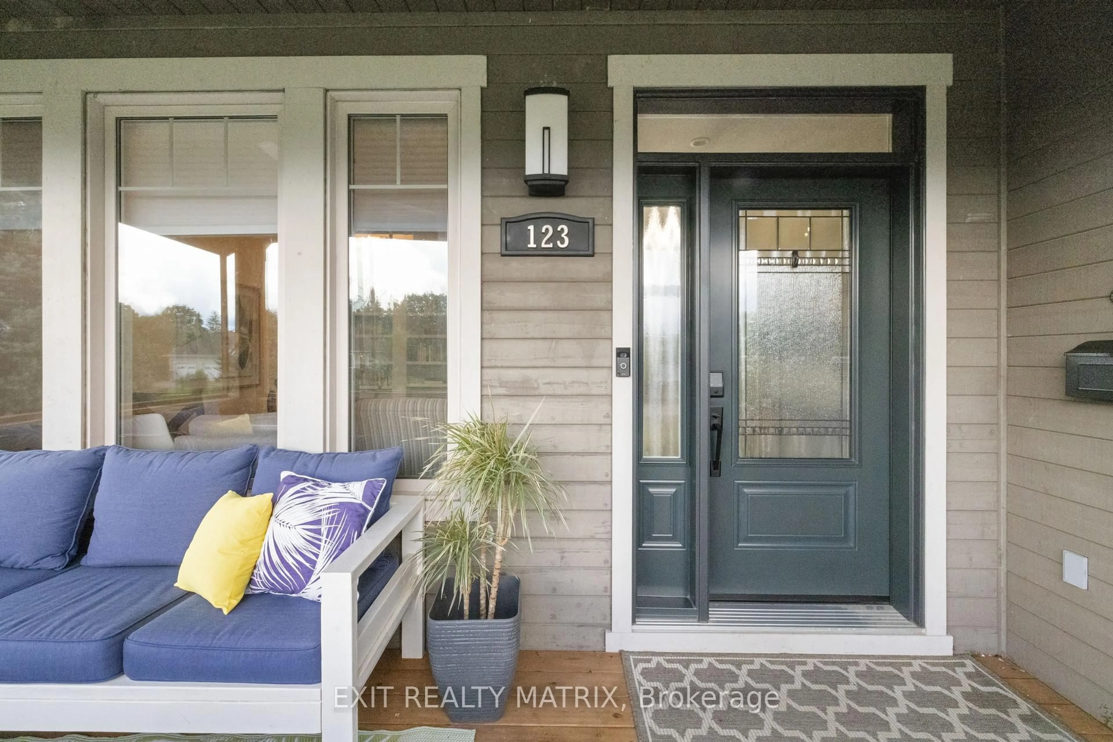 Indoor entryway for 123 Muirfield Crt, Pakenham Ontario K0A 2X0