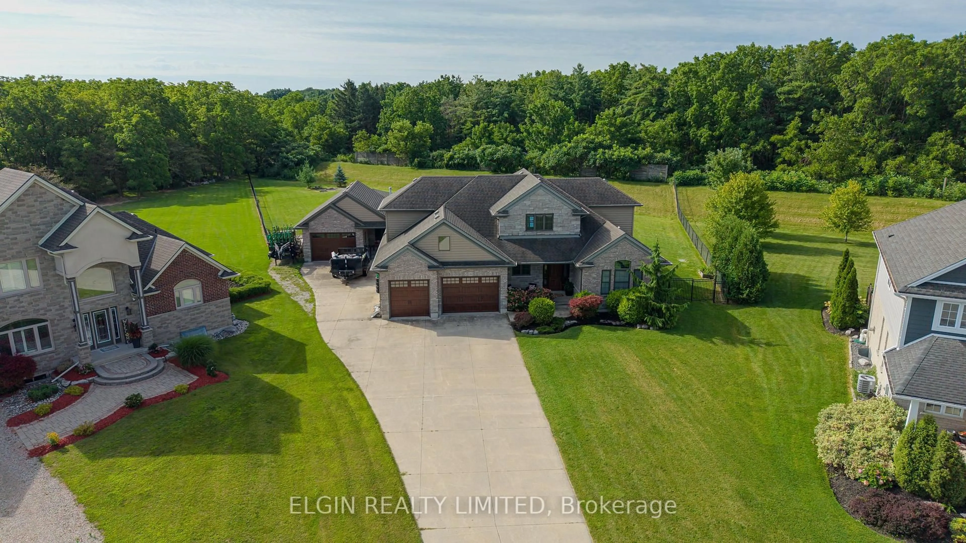 A pic from outside/outdoor area/front of a property/back of a property/a pic from drone, water/lake/river/ocean view for 26 Blossom Rdge, Central Elgin Ontario N5P 3S7