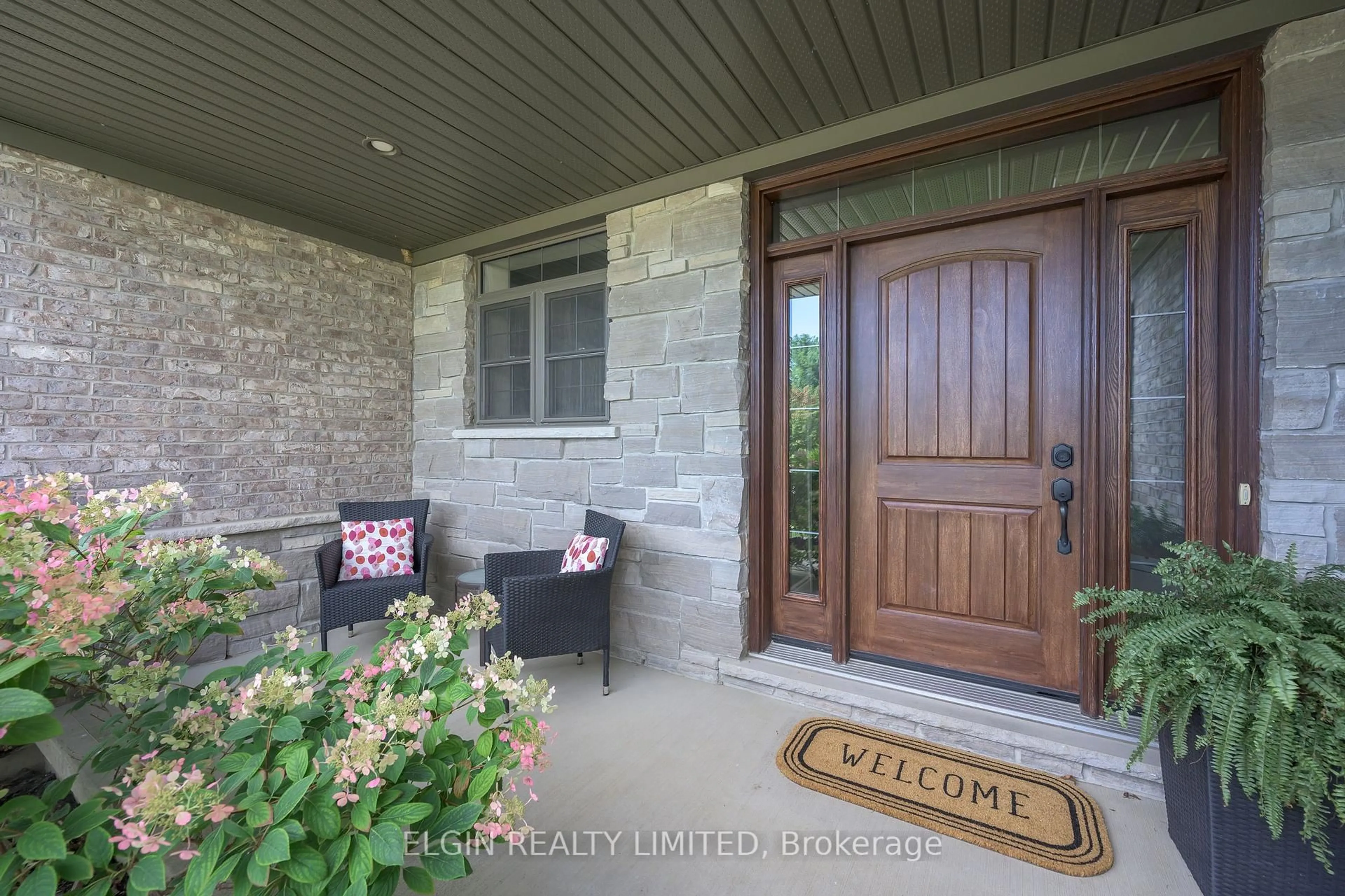 Indoor entryway for 26 Blossom Rdge, Central Elgin Ontario N5P 3S7