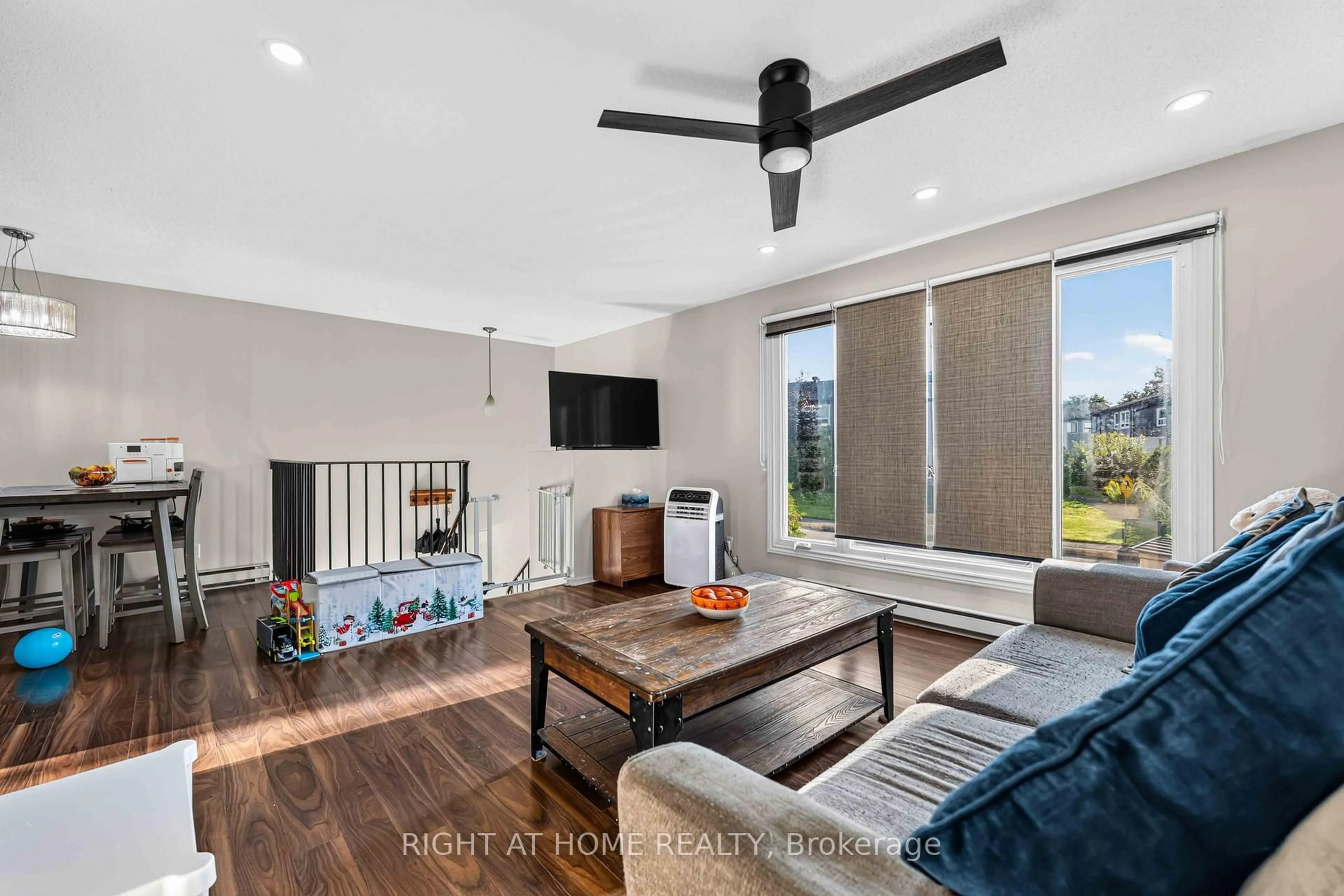 Home theater for 13 BANNER Rd #C, Ottawa Ontario K2H 8T3