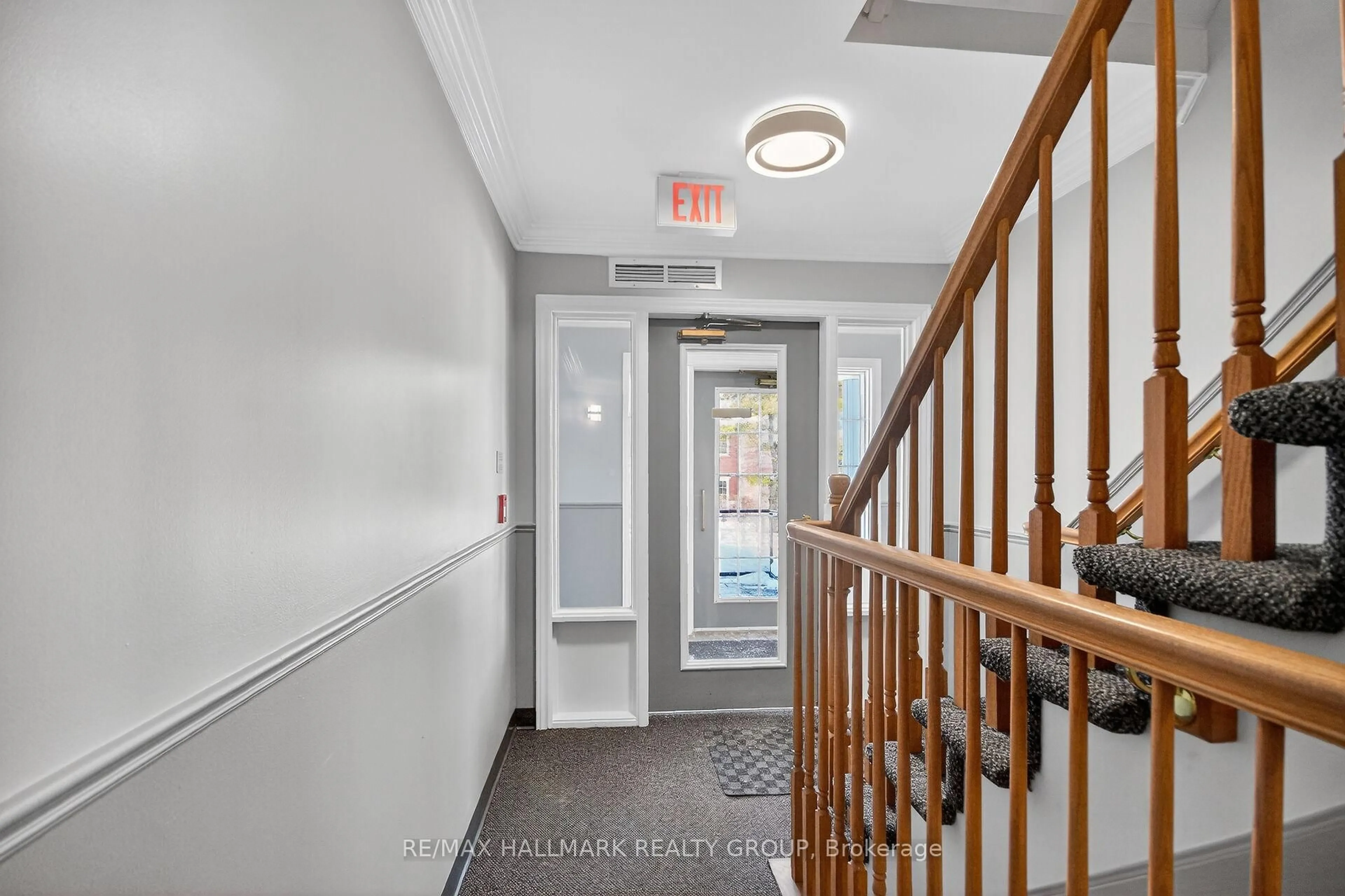 Indoor entryway for 51 Robson Crt #2B, Ottawa Ontario K2K 2W1