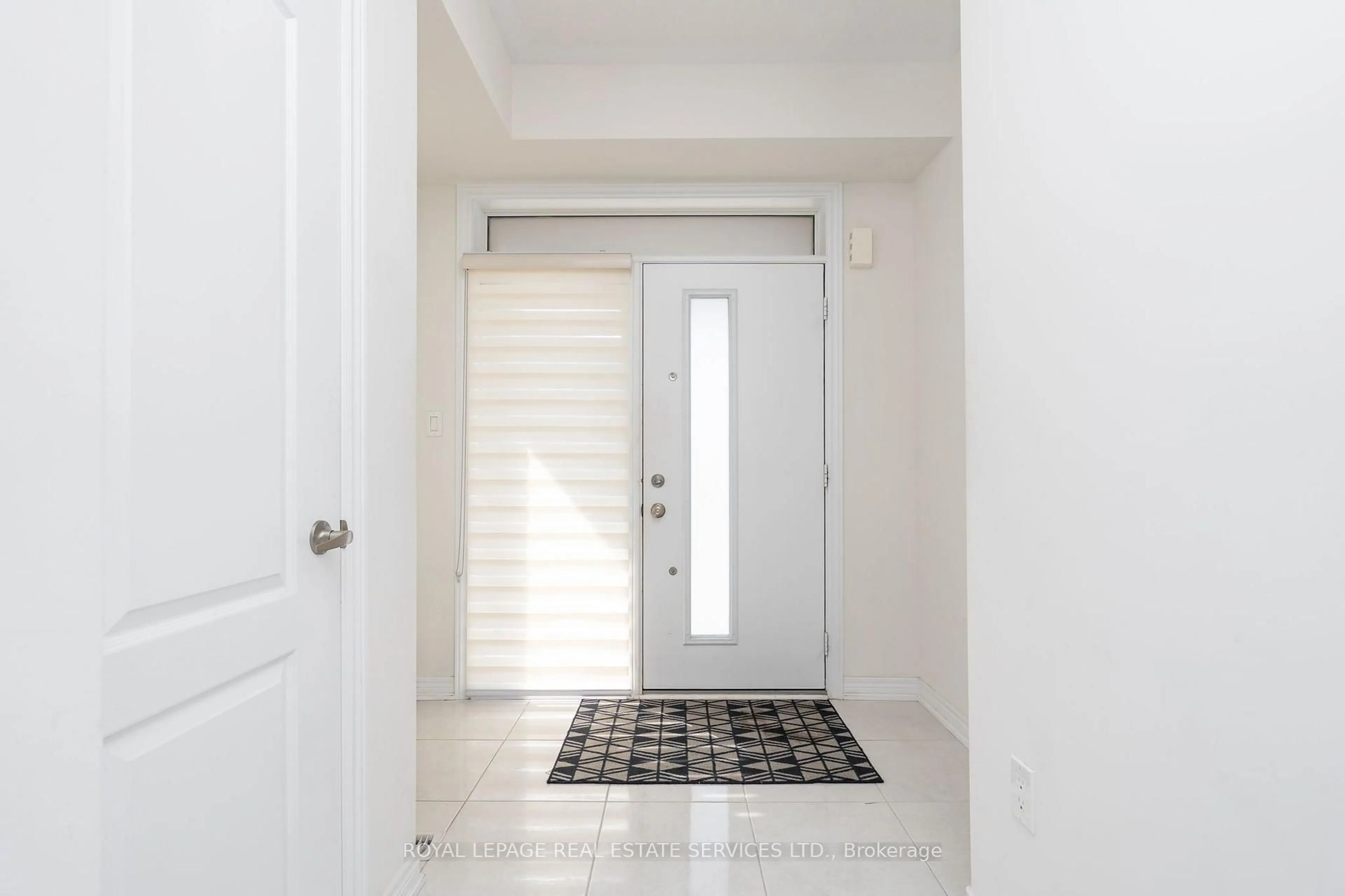 Indoor entryway for 166 Deerpath Dr #72, Guelph Ontario N1K 0E2