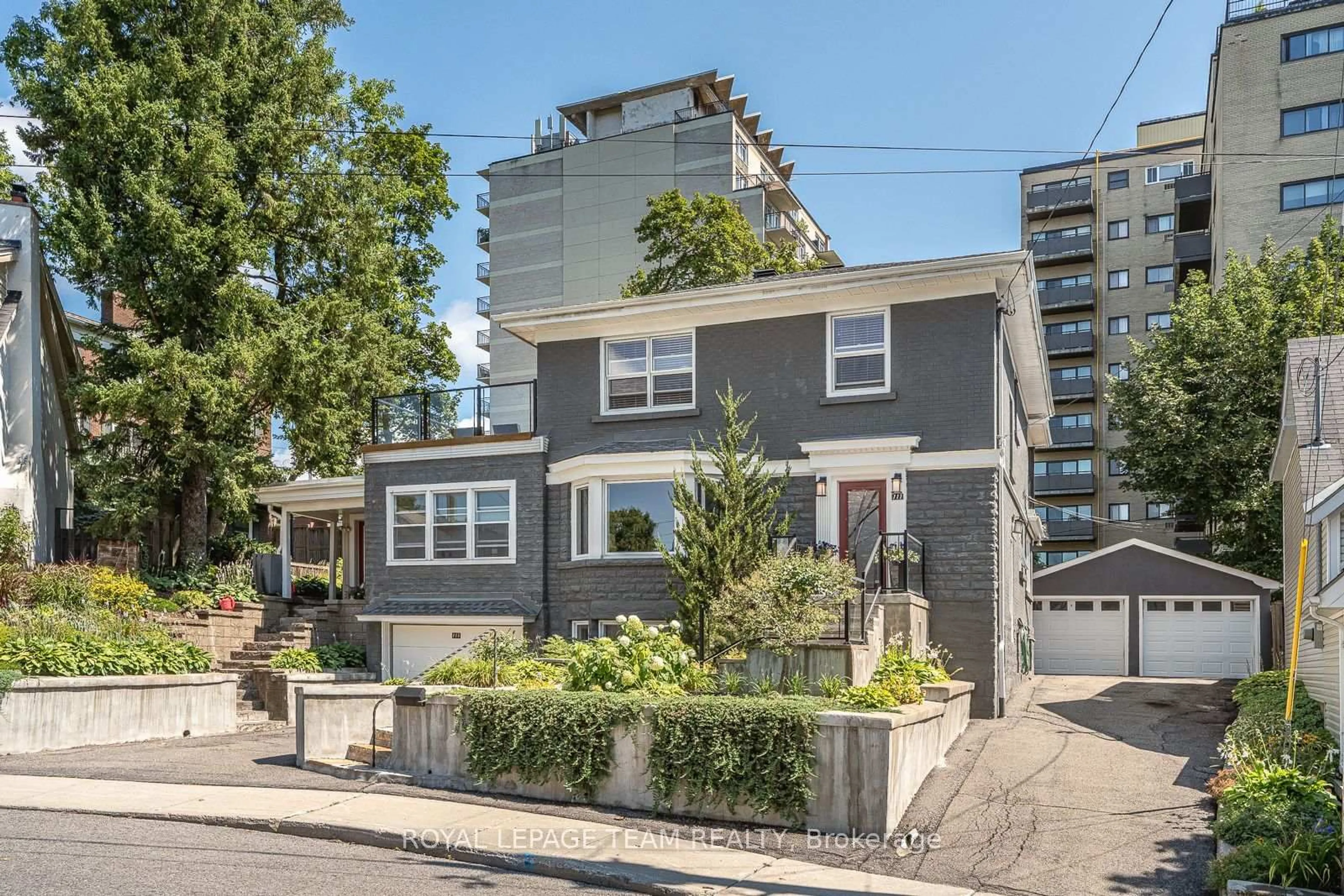 Unknown for 111 Ivy Cres, Ottawa Ontario K1M 1Y1