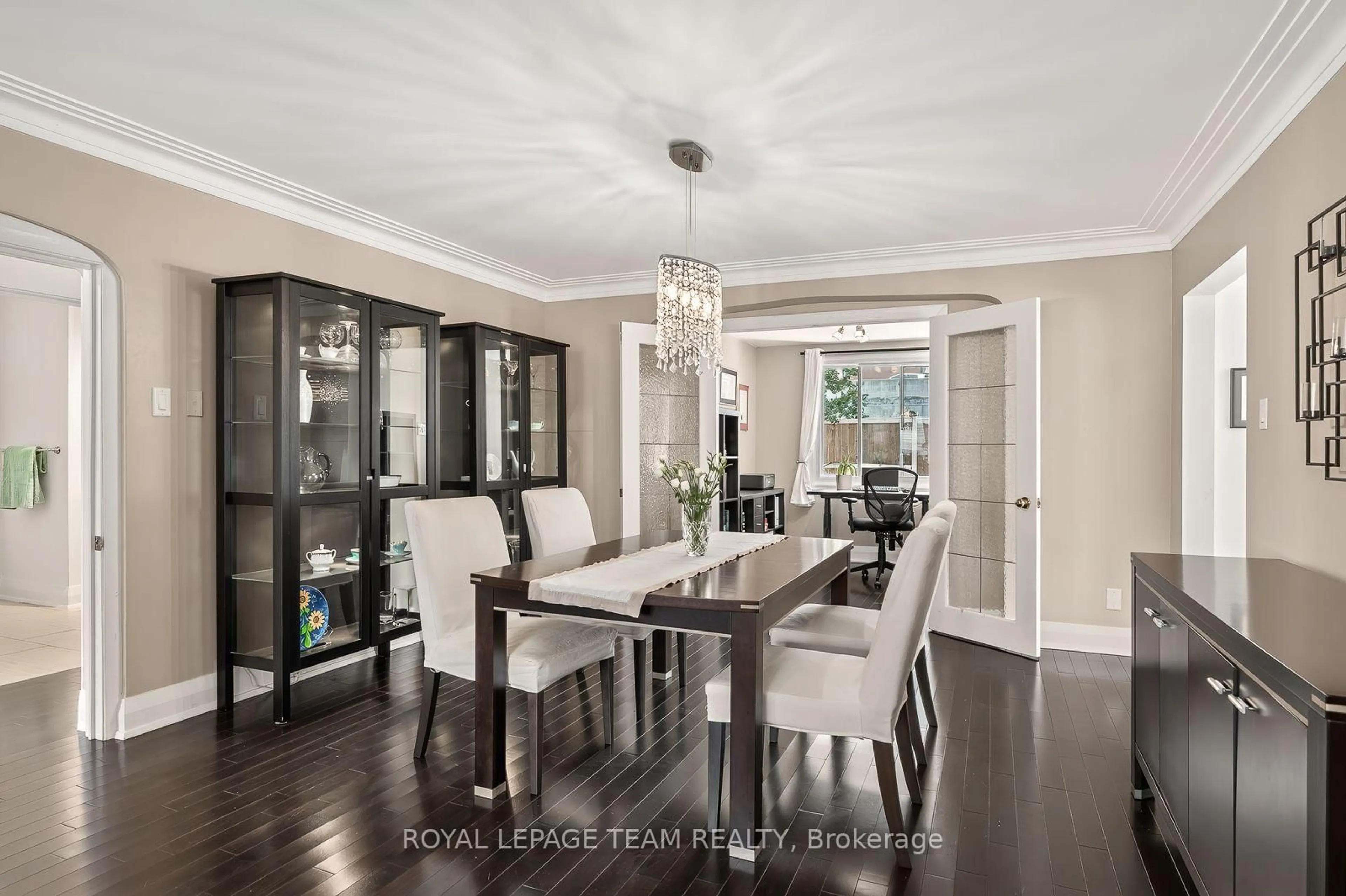 Dining room, wood/laminate floor for 111 Ivy Cres, Ottawa Ontario K1M 1Y1