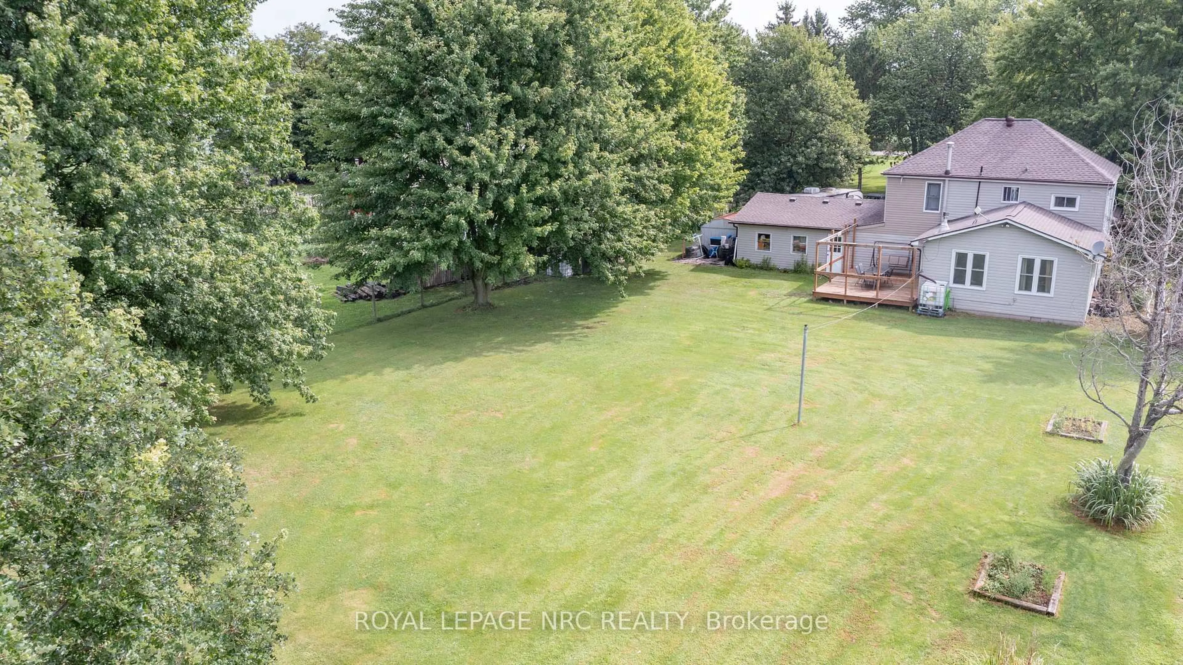 A pic from outside/outdoor area/front of a property/back of a property/a pic from drone, unknown for 11284 Golf Course Rd, Wainfleet Ontario L3K 5V4