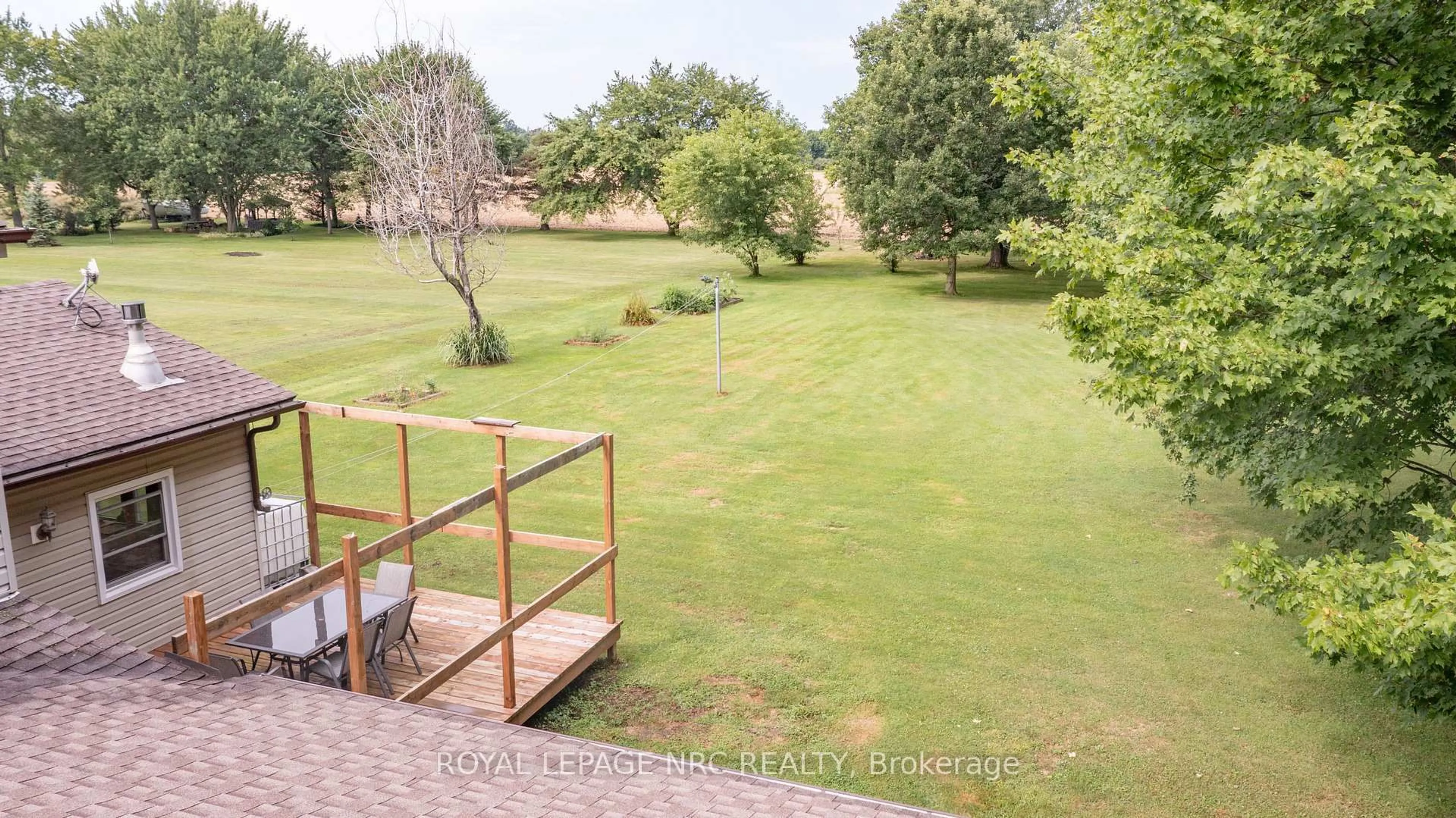 A pic from outside/outdoor area/front of a property/back of a property/a pic from drone, unknown for 11284 Golf Course Rd, Wainfleet Ontario L3K 5V4