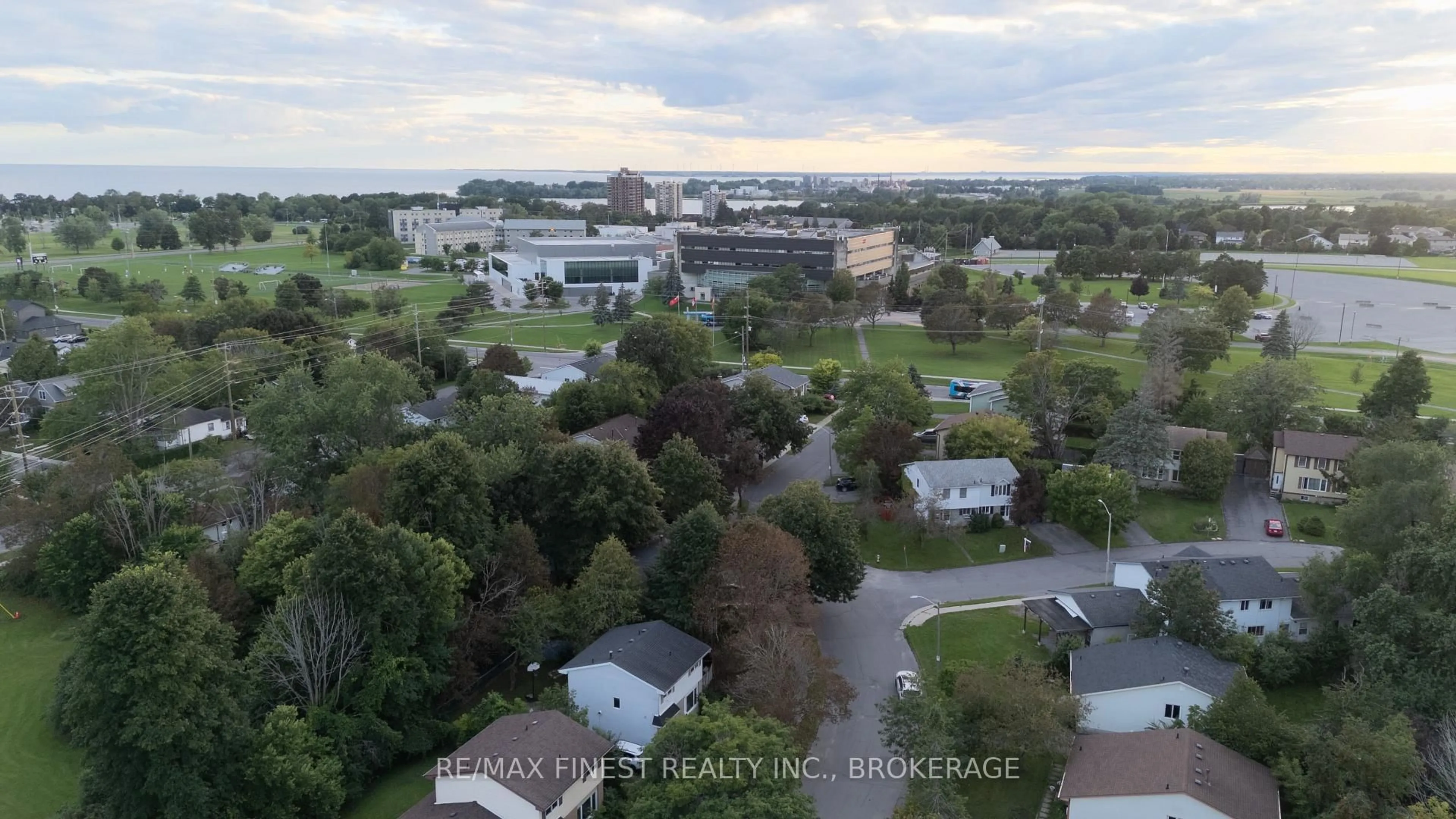 A pic from outside/outdoor area/front of a property/back of a property/a pic from drone, city buildings view from balcony for 33 Calderwood Dr, Kingston Ontario K7M 6L5