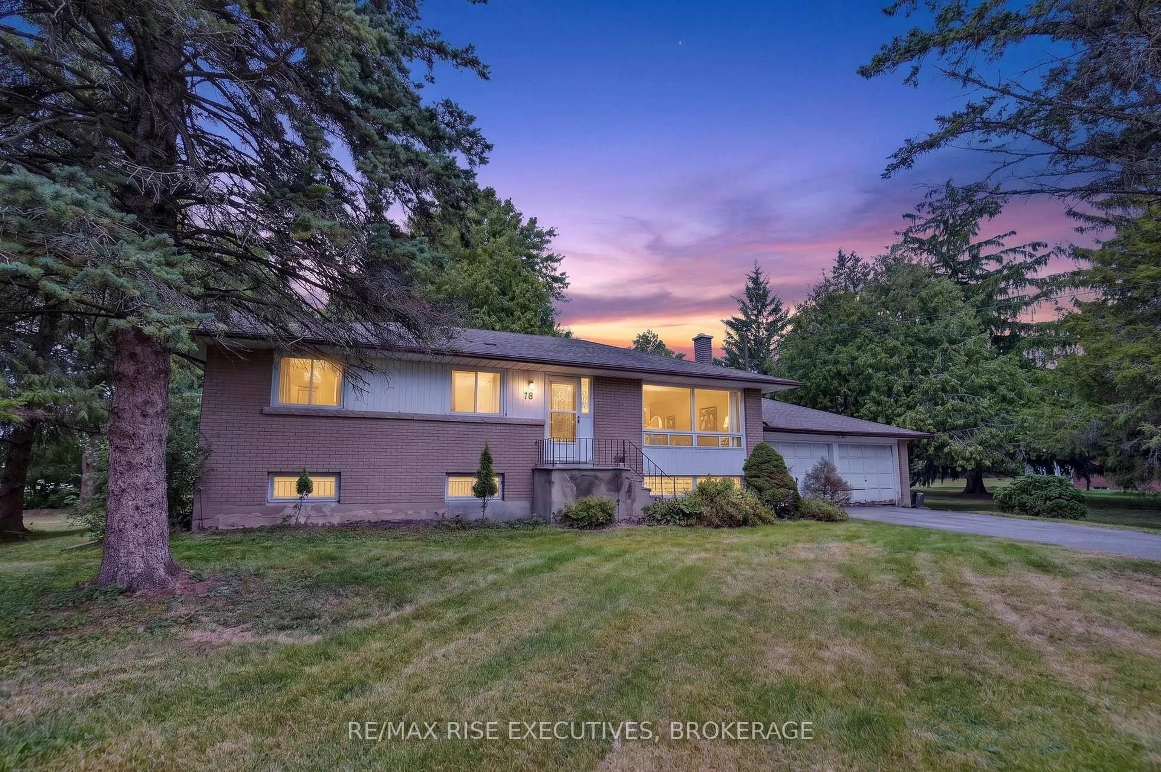 A pic from outside/outdoor area/front of a property/back of a property/a pic from drone, street for 18 Dalgleish Ave, Kingston Ontario K7K 5H6