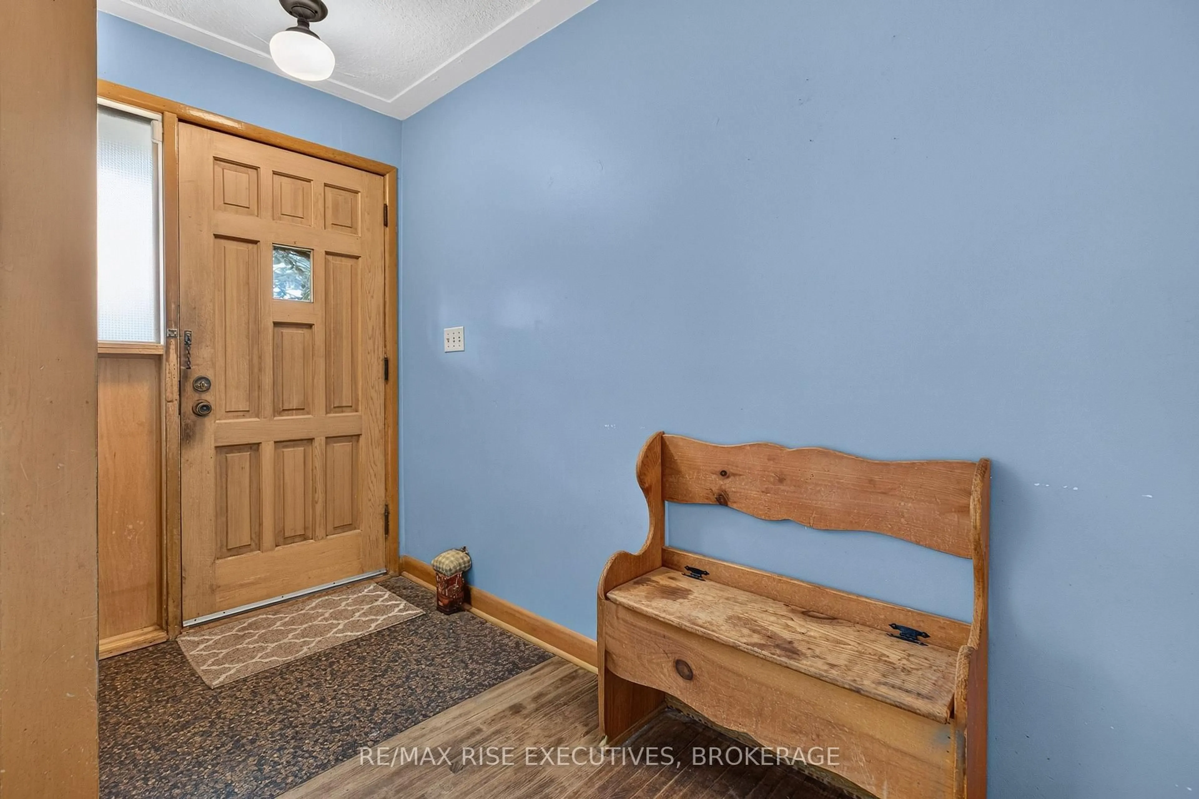 Indoor entryway for 18 Dalgleish Ave, Kingston Ontario K7K 5H6