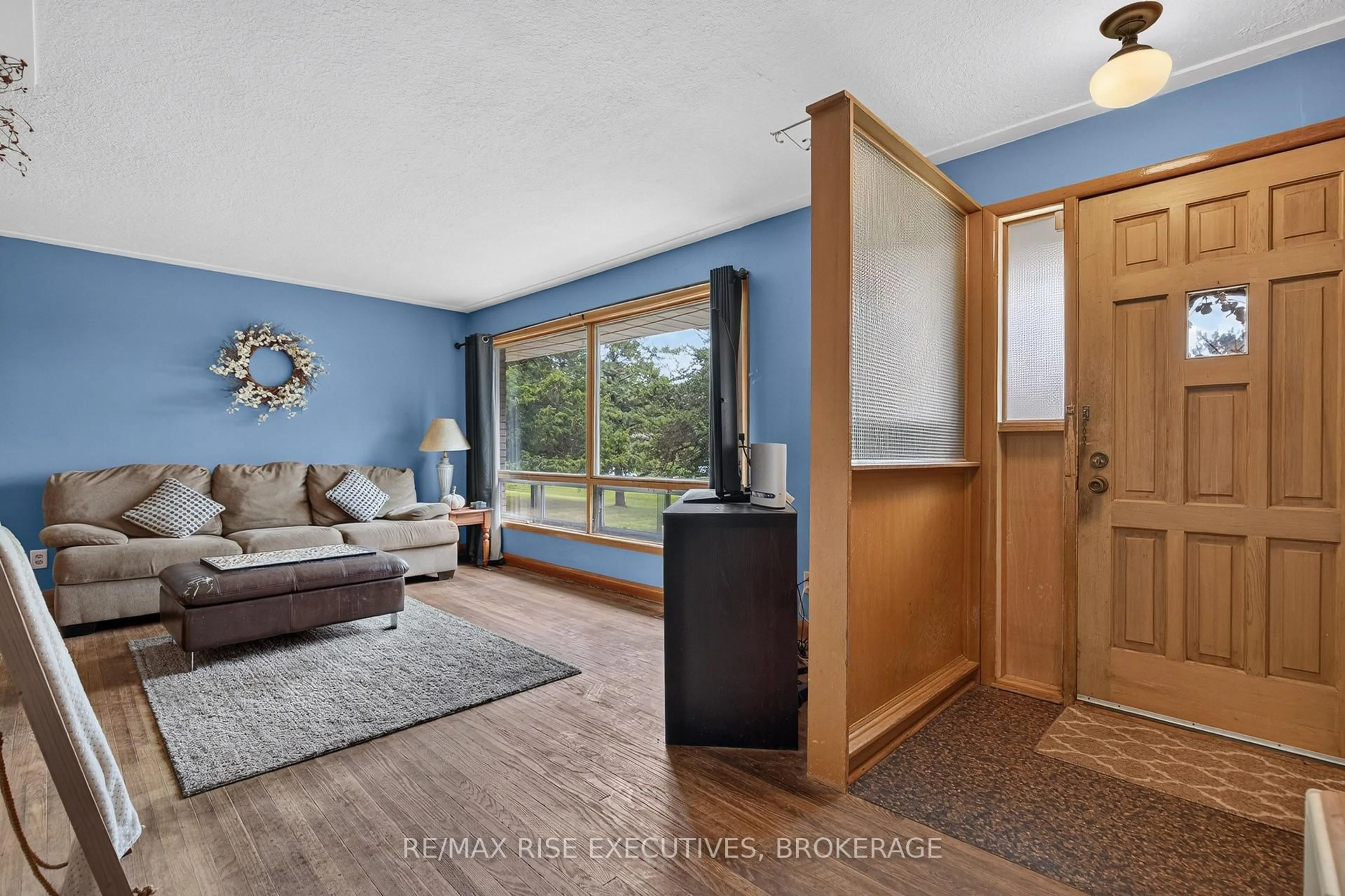 Living room with furniture, unknown for 18 Dalgleish Ave, Kingston Ontario K7K 5H6