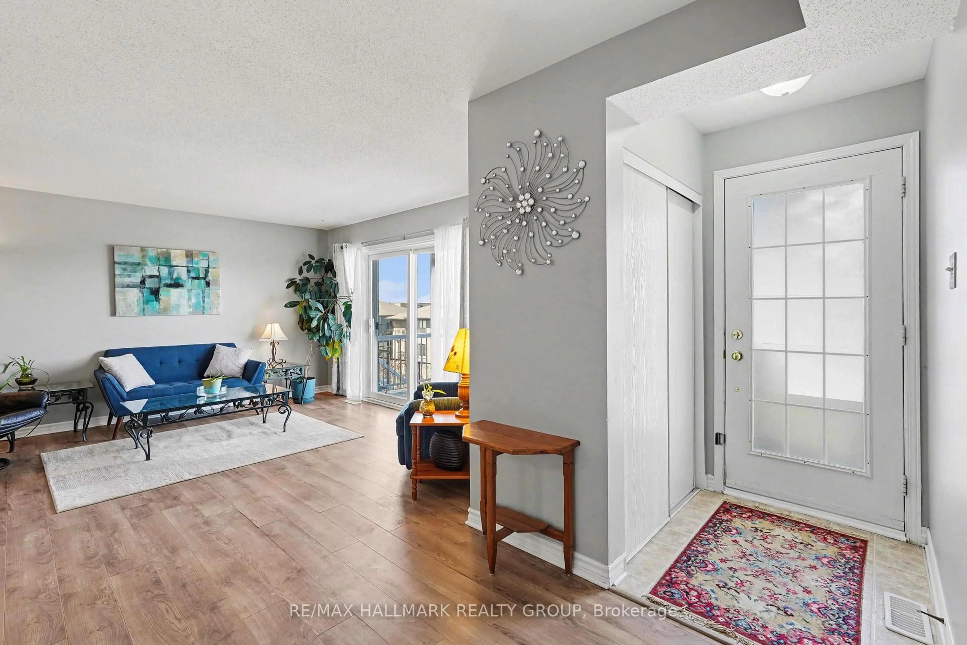 Indoor entryway for 3275 St Joseph Blvd #205, Ottawa Ontario K1E 3Y3