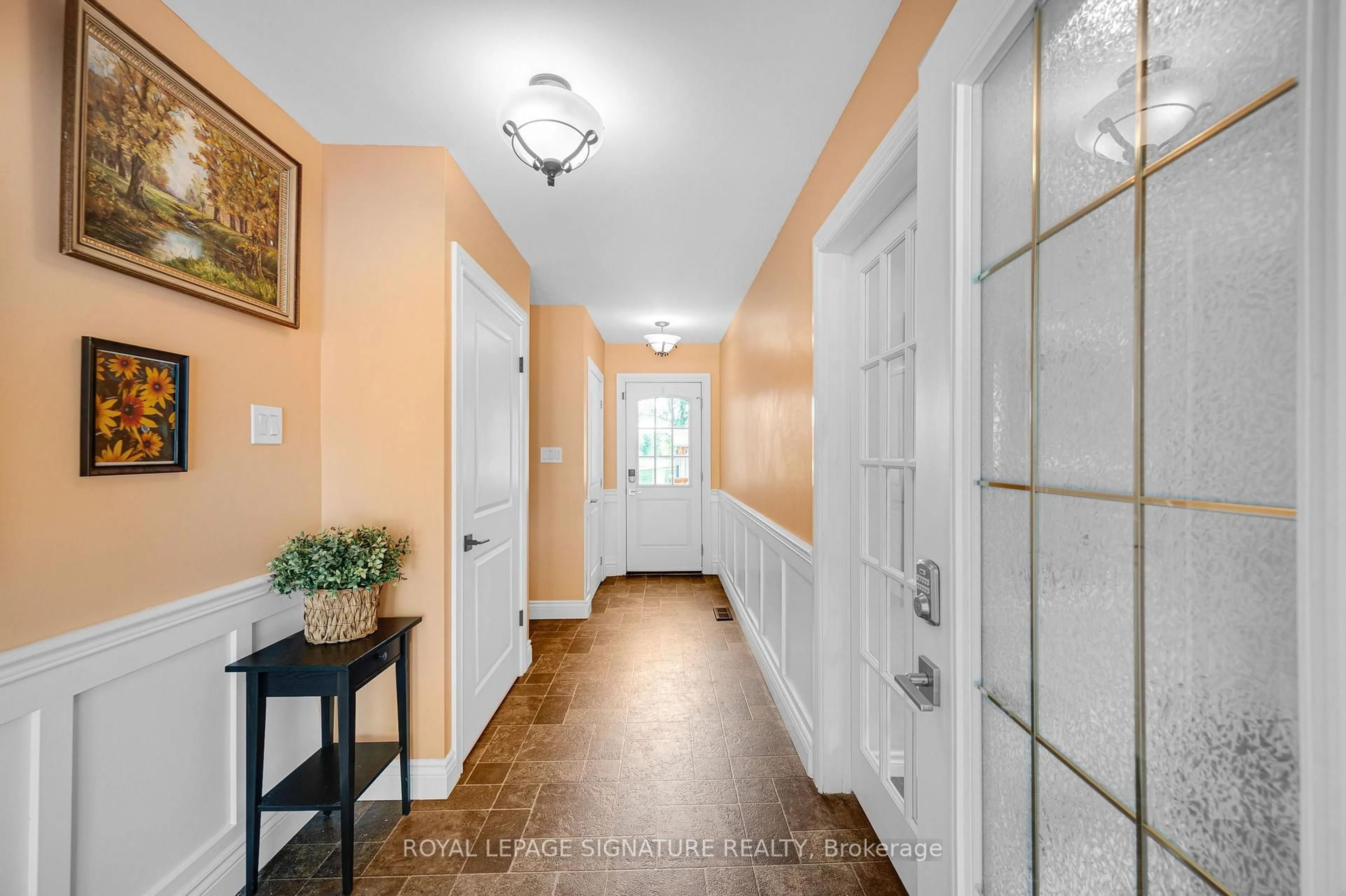 Indoor entryway for 2670 Jerseyville Rd, Hamilton Ontario L0R 1R0