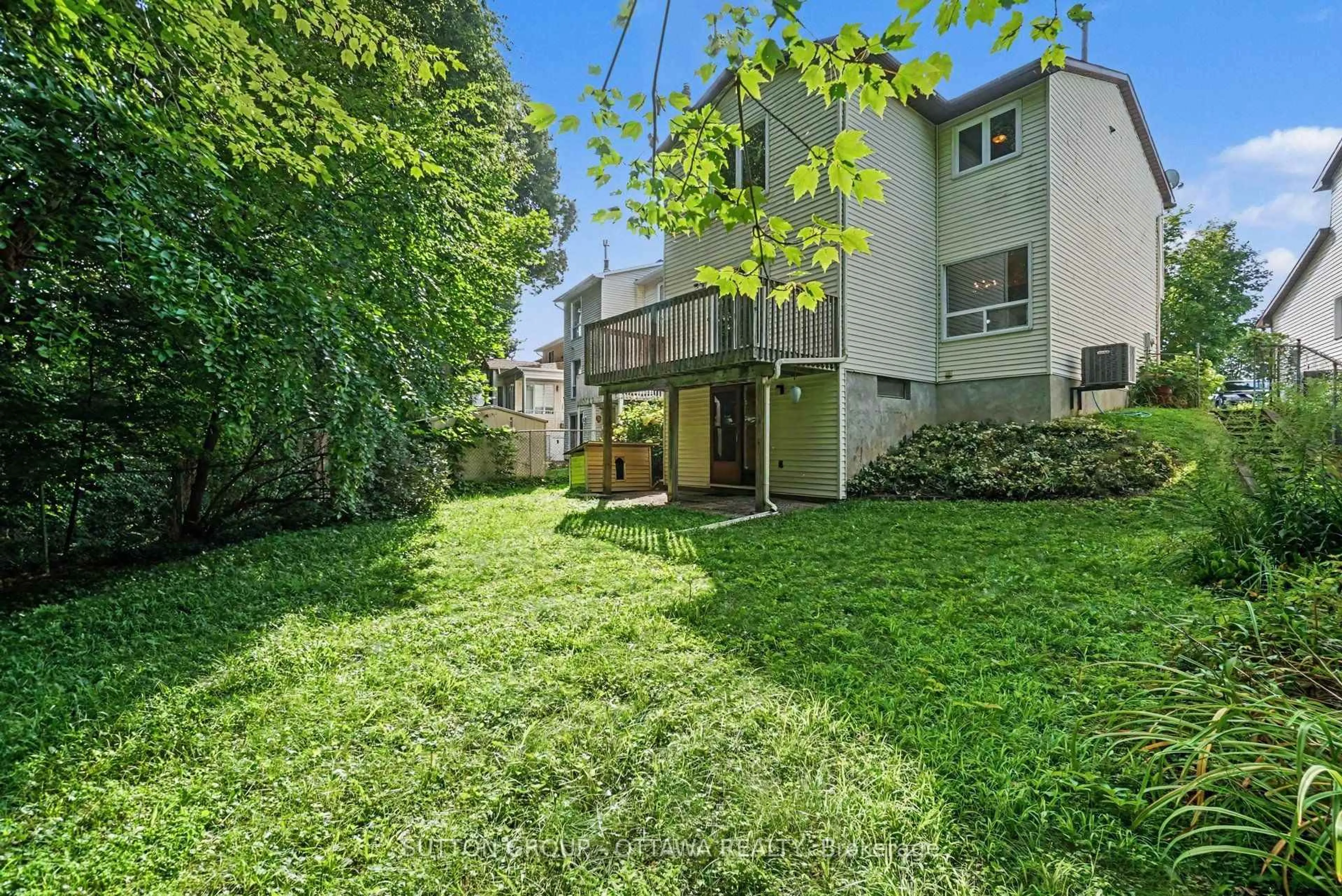 Patio, street for 792 Harlequin Cres, Ottawa Ontario K1E 2P3