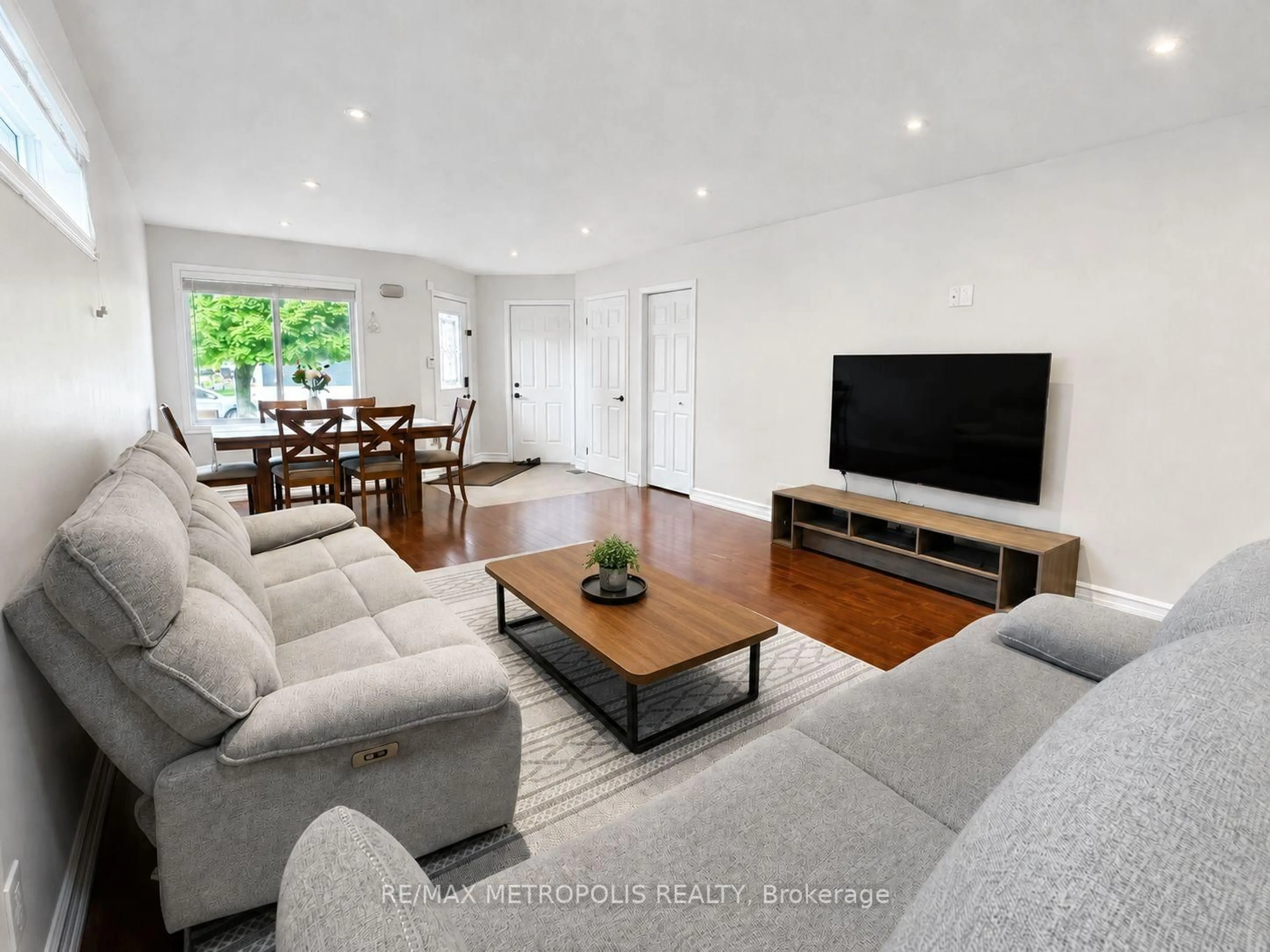 Living room with furniture, unknown for 46 Whiterock Ave, Hamilton Ontario L0R 1W0