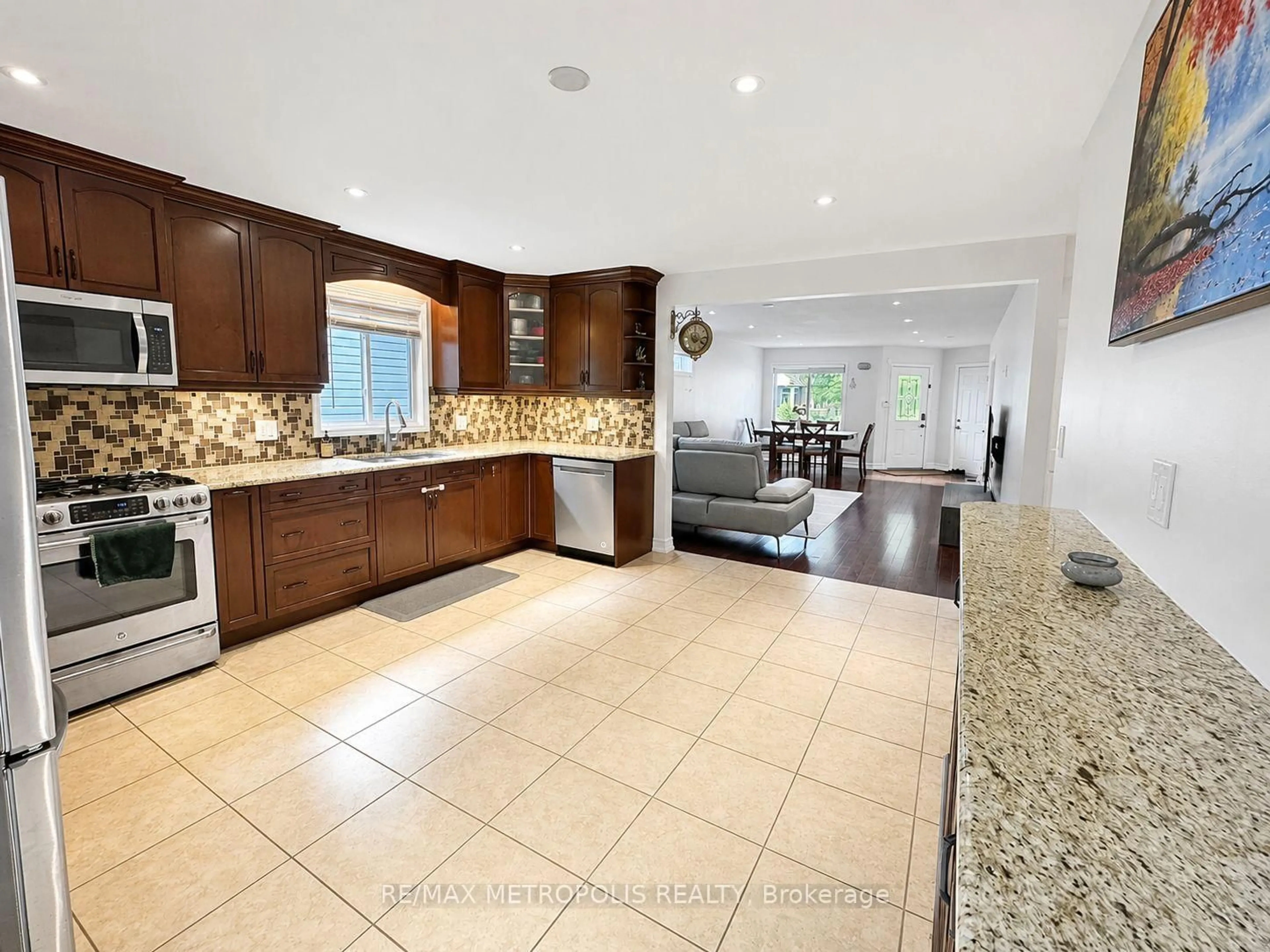 Open concept kitchen, ceramic/tile floor for 46 Whiterock Ave, Hamilton Ontario L0R 1W0