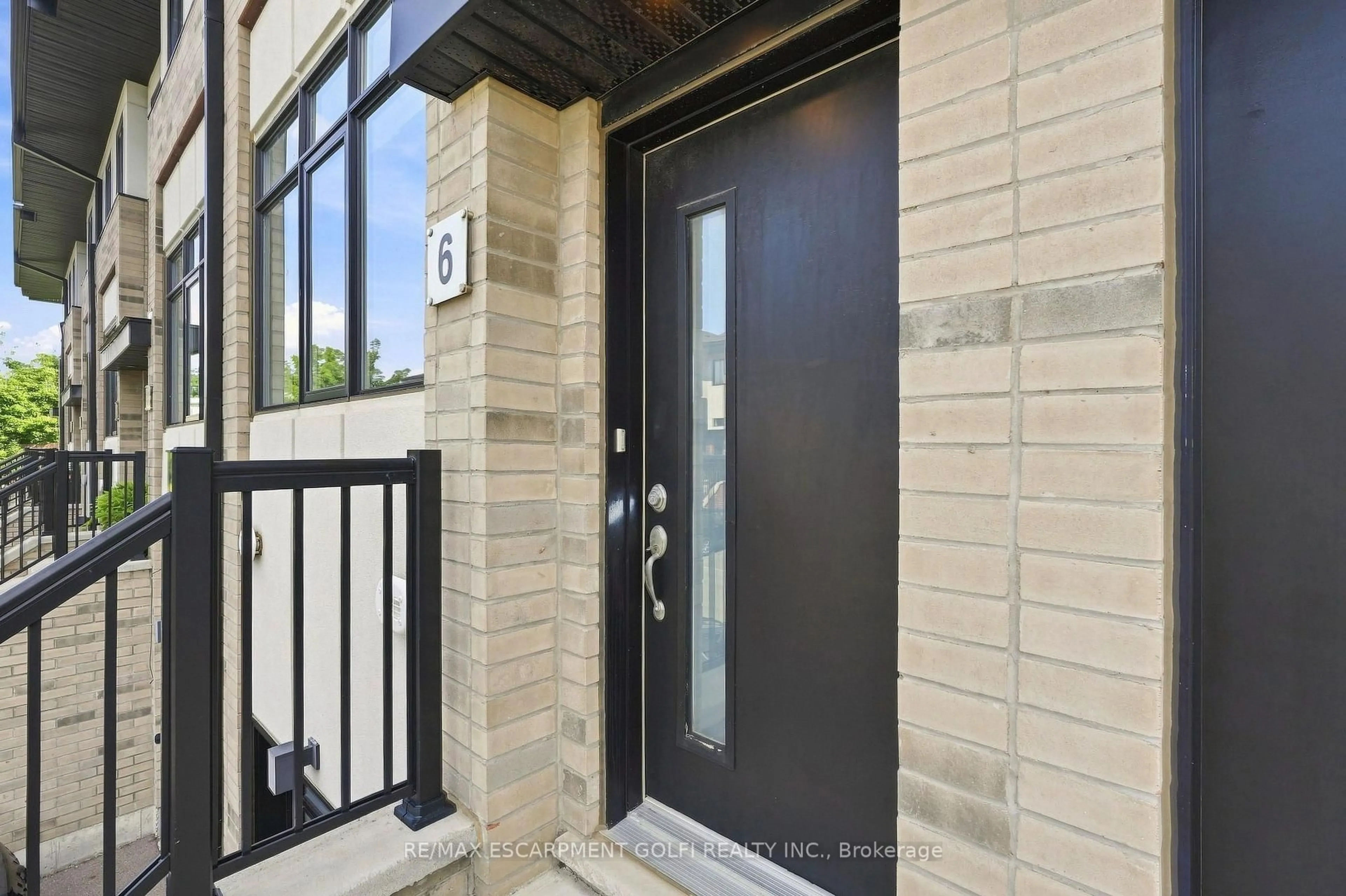 Indoor entryway for 6 Mulhollard Lane, Hamilton Ontario L9G 0H3