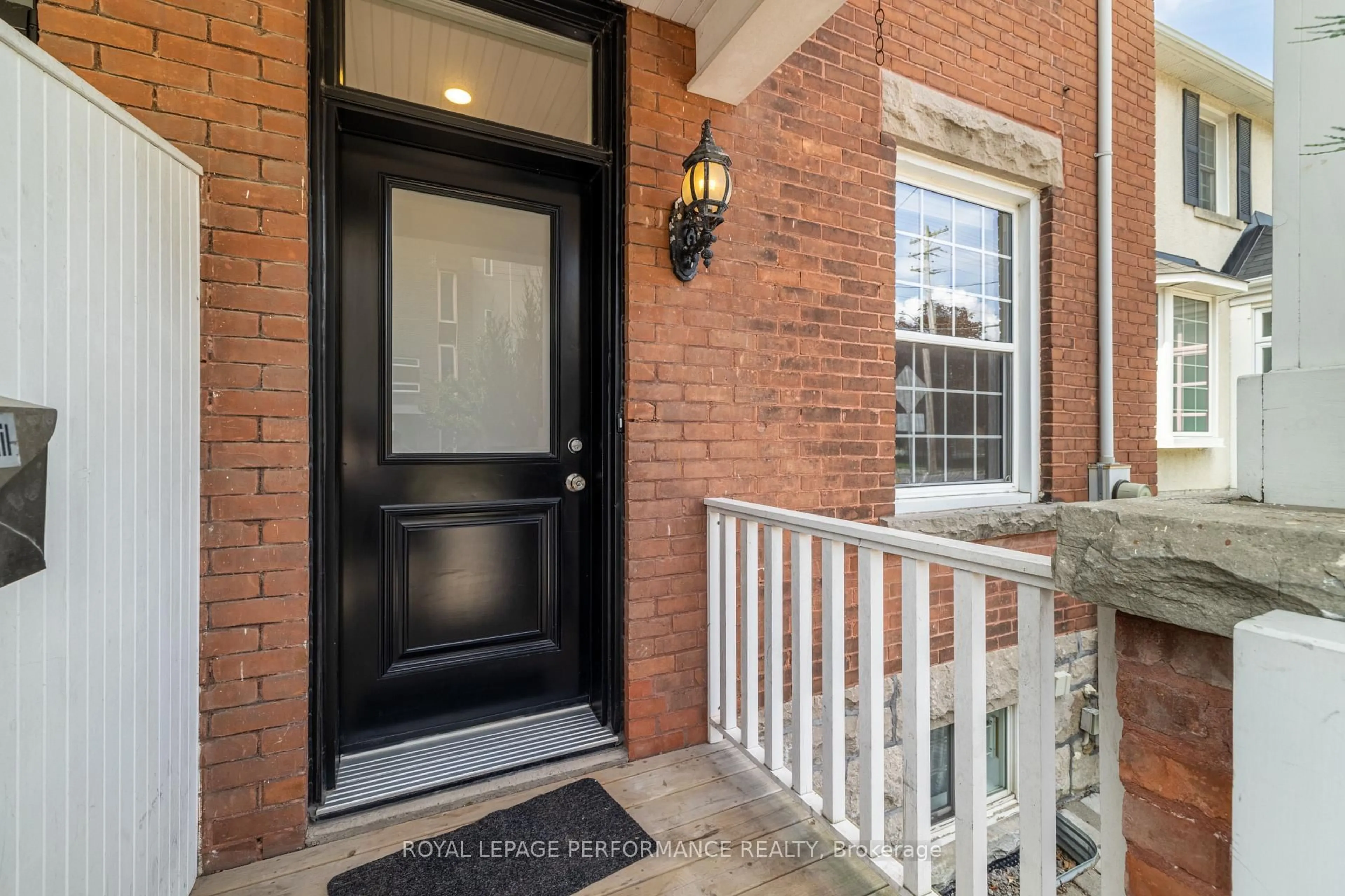 Indoor entryway for 72 Springfield Rd, Ottawa Ontario K1M 1C7