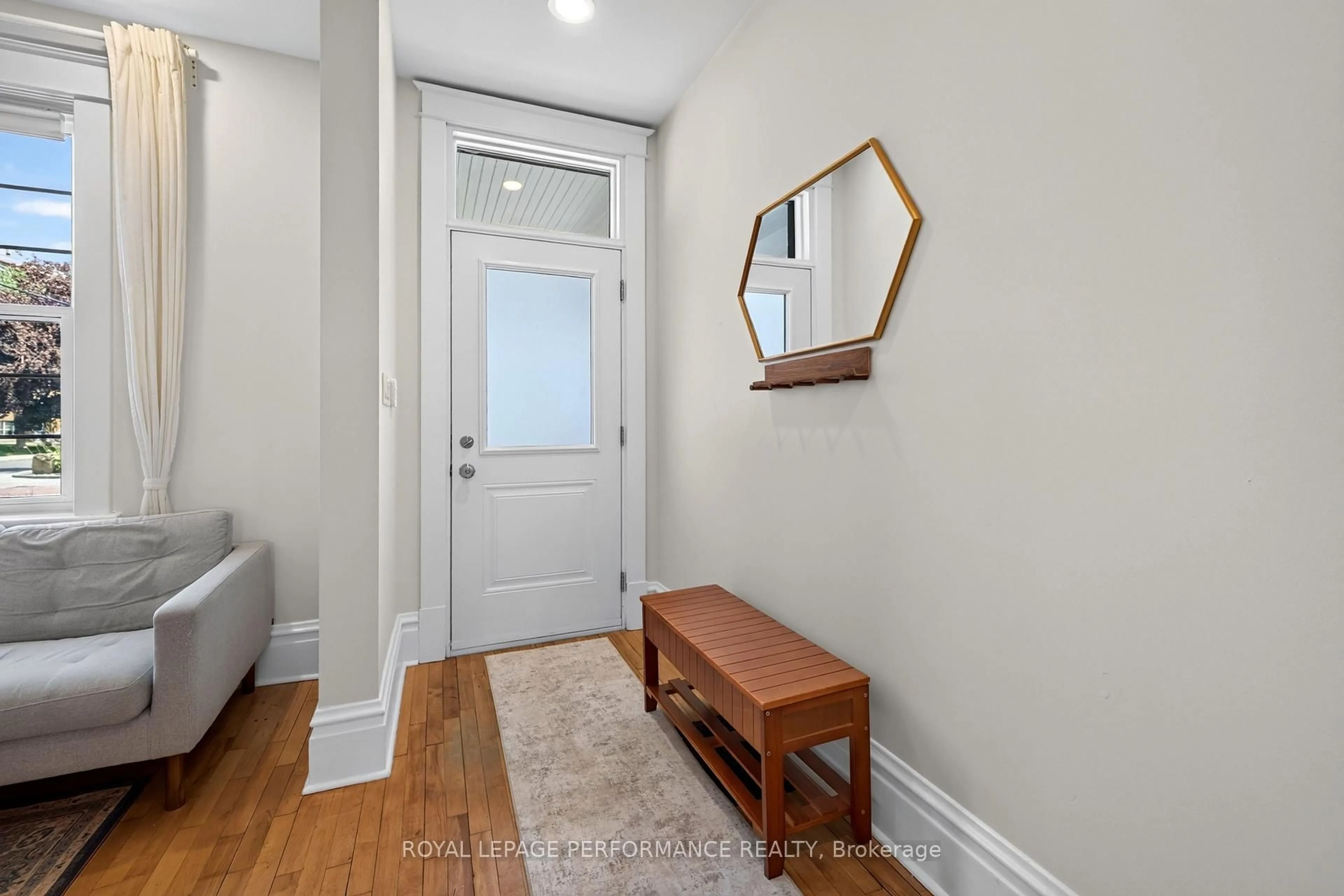 Indoor entryway for 72 Springfield Rd, Ottawa Ontario K1M 1C7