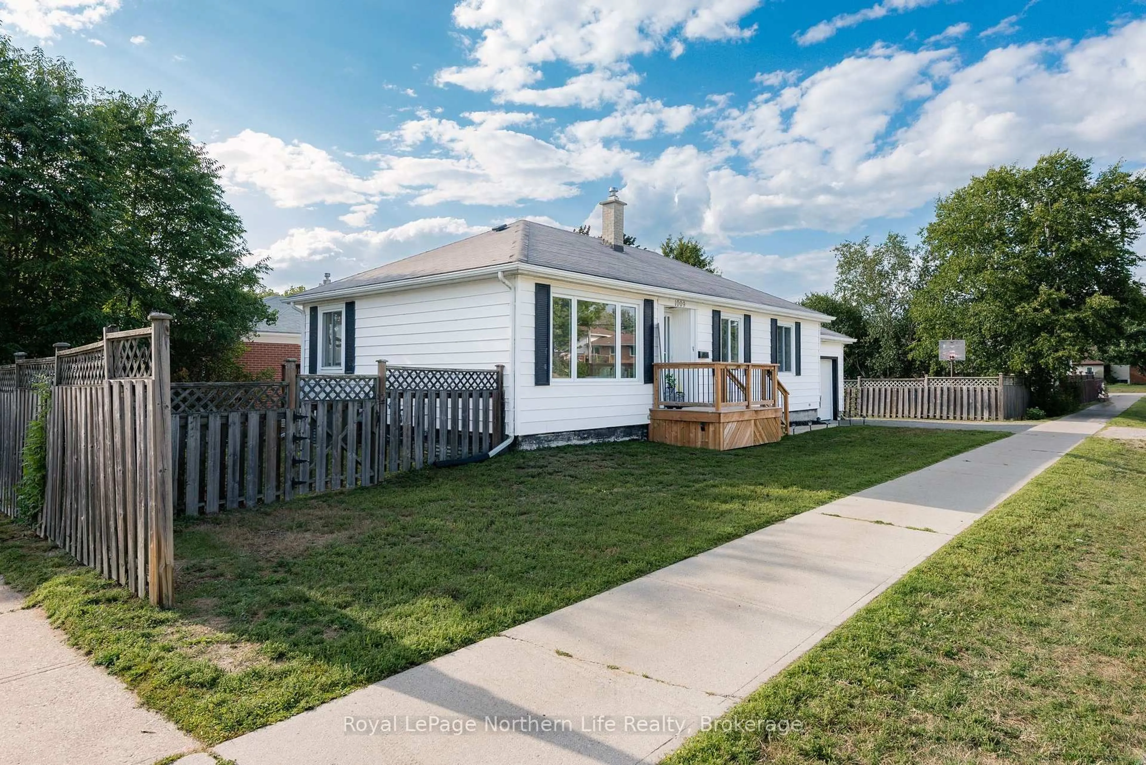 Unknown for 1009 Elizabeth St, North Bay Ontario P1B 3T9